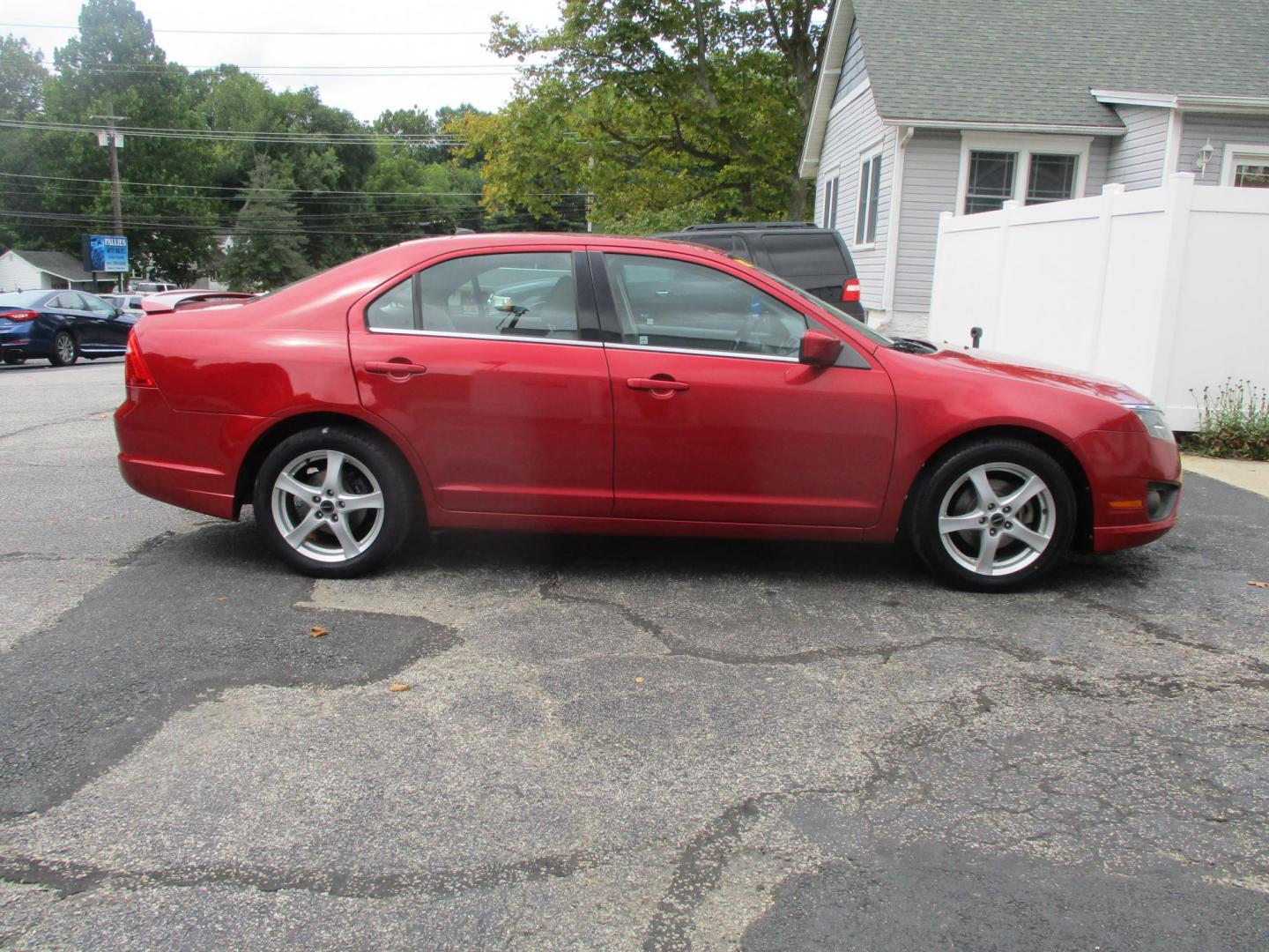 2011 RED Ford Fusion I4 SE (3FAHP0HAXBR) with an 2.5L L4 DOHC 16V engine, located at 540a Delsea Drive, Sewell, NJ, 08080, (856) 589-6888, 39.752560, -75.111206 - Photo#9