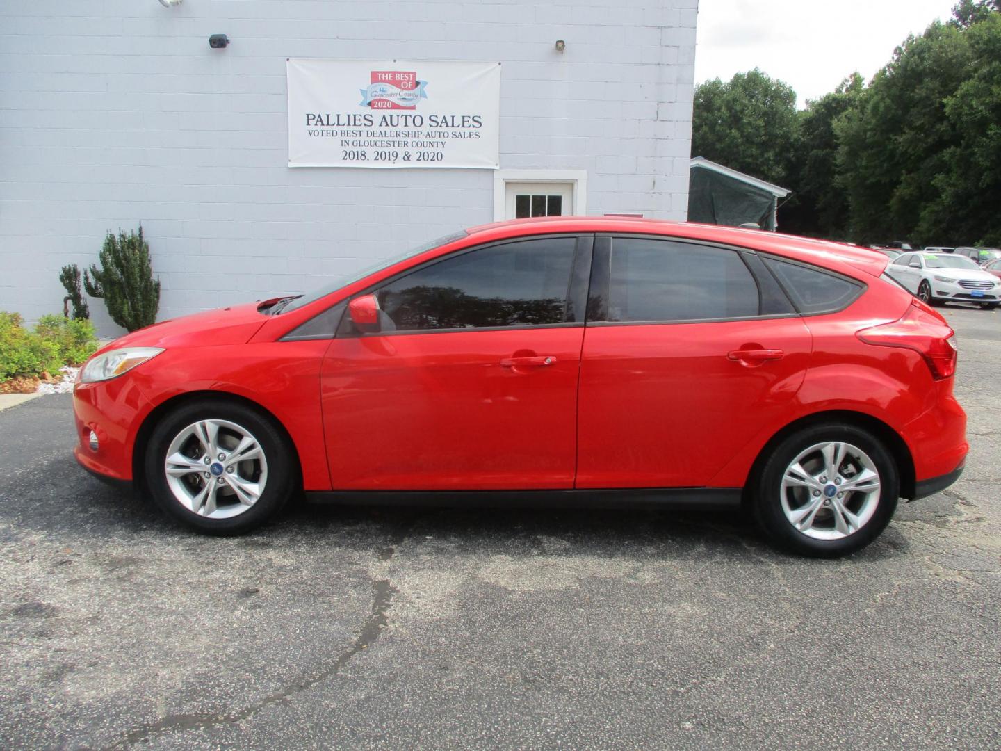 2012 RED Ford Focus SE (1FAHP3K2XCL) with an 2.0L L4 DOHC 16V engine, AUTOMATIC transmission, located at 540a Delsea Drive, Sewell, NJ, 08080, (856) 589-6888, 39.752560, -75.111206 - Photo#1