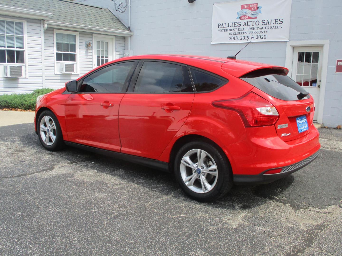 2012 RED Ford Focus SE (1FAHP3K2XCL) with an 2.0L L4 DOHC 16V engine, AUTOMATIC transmission, located at 540a Delsea Drive, Sewell, NJ, 08080, (856) 589-6888, 39.752560, -75.111206 - Photo#2