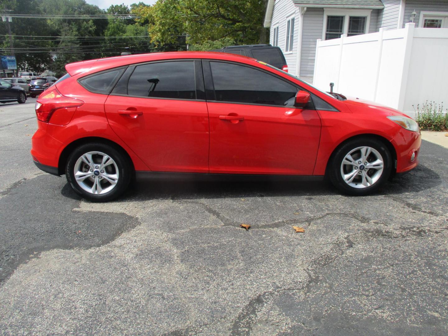 2012 RED Ford Focus SE (1FAHP3K2XCL) with an 2.0L L4 DOHC 16V engine, AUTOMATIC transmission, located at 540a Delsea Drive, Sewell, NJ, 08080, (856) 589-6888, 39.752560, -75.111206 - Photo#7