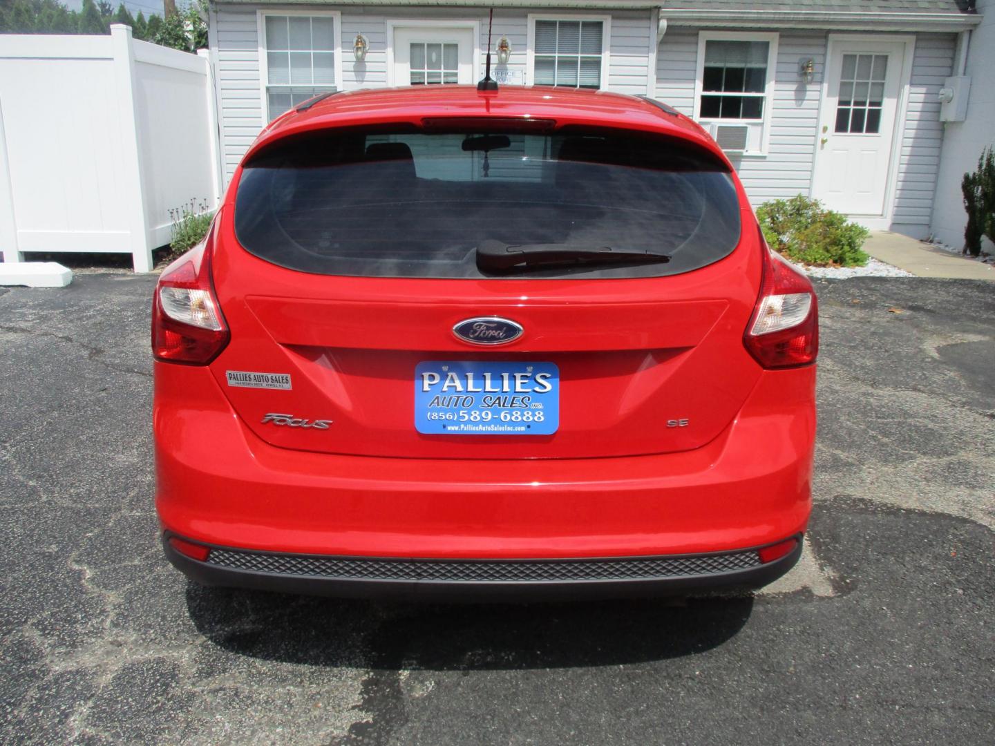 2012 RED Ford Focus SE (1FAHP3K2XCL) with an 2.0L L4 DOHC 16V engine, AUTOMATIC transmission, located at 540a Delsea Drive, Sewell, NJ, 08080, (856) 589-6888, 39.752560, -75.111206 - Photo#9