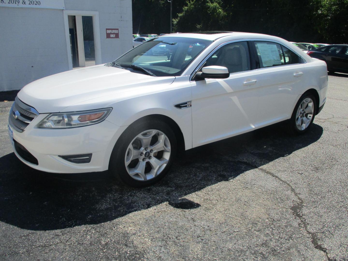 2012 WHITE Ford Taurus SEL FWD (1FAHP2EW3CG) with an 3.5L V6 DOHC 24V engine, 6-Speed Automatic transmission, located at 540a Delsea Drive, Sewell, NJ, 08080, (856) 589-6888, 39.752560, -75.111206 - Photo#0