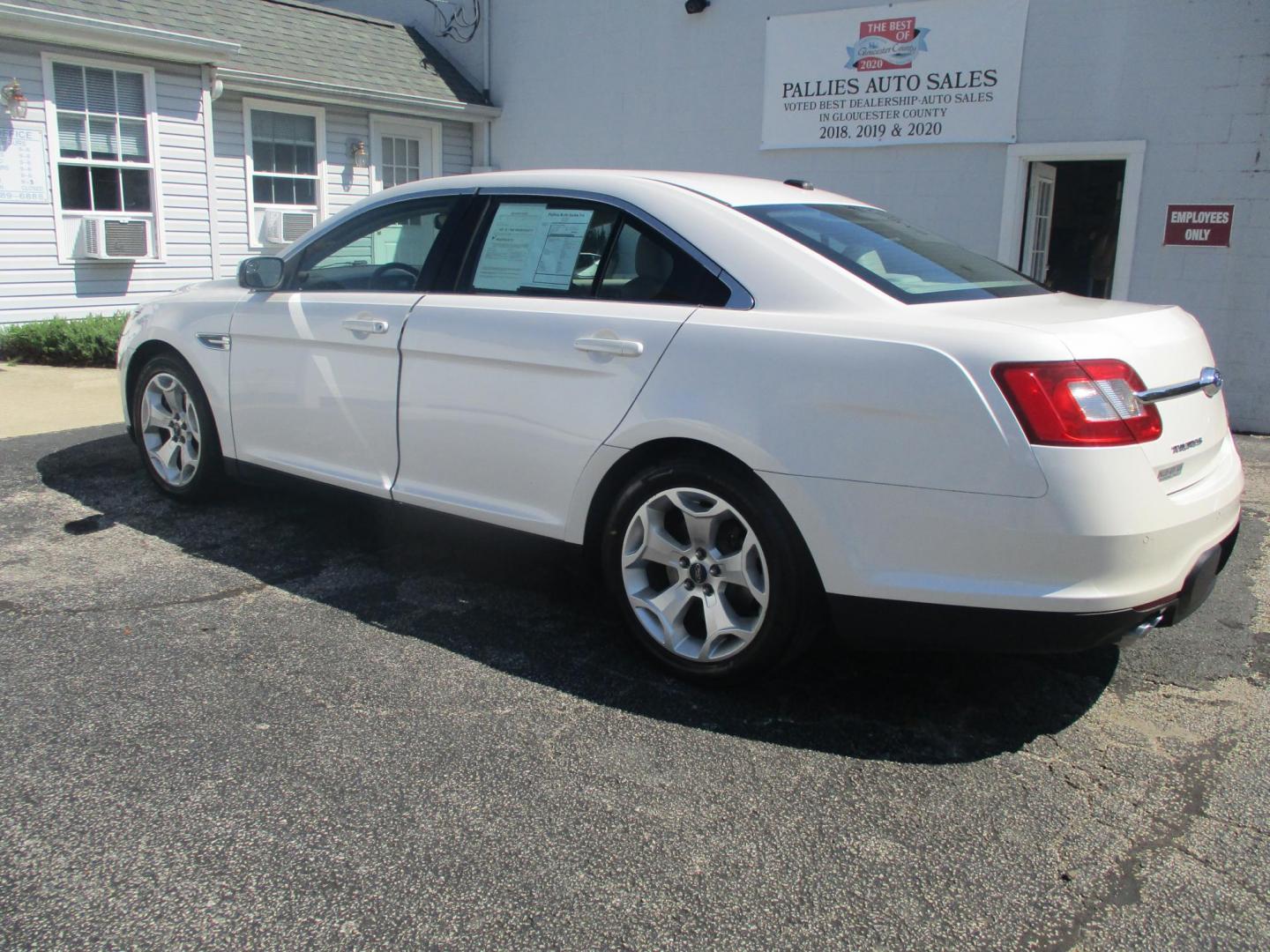 2012 WHITE Ford Taurus SEL FWD (1FAHP2EW3CG) with an 3.5L V6 DOHC 24V engine, 6-Speed Automatic transmission, located at 540a Delsea Drive, Sewell, NJ, 08080, (856) 589-6888, 39.752560, -75.111206 - Photo#2