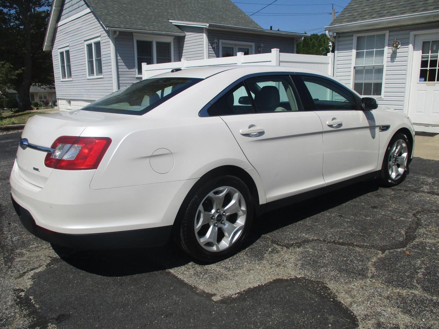 2012 WHITE Ford Taurus SEL FWD (1FAHP2EW3CG) with an 3.5L V6 DOHC 24V engine, 6-Speed Automatic transmission, located at 540a Delsea Drive, Sewell, NJ, 08080, (856) 589-6888, 39.752560, -75.111206 - Photo#6