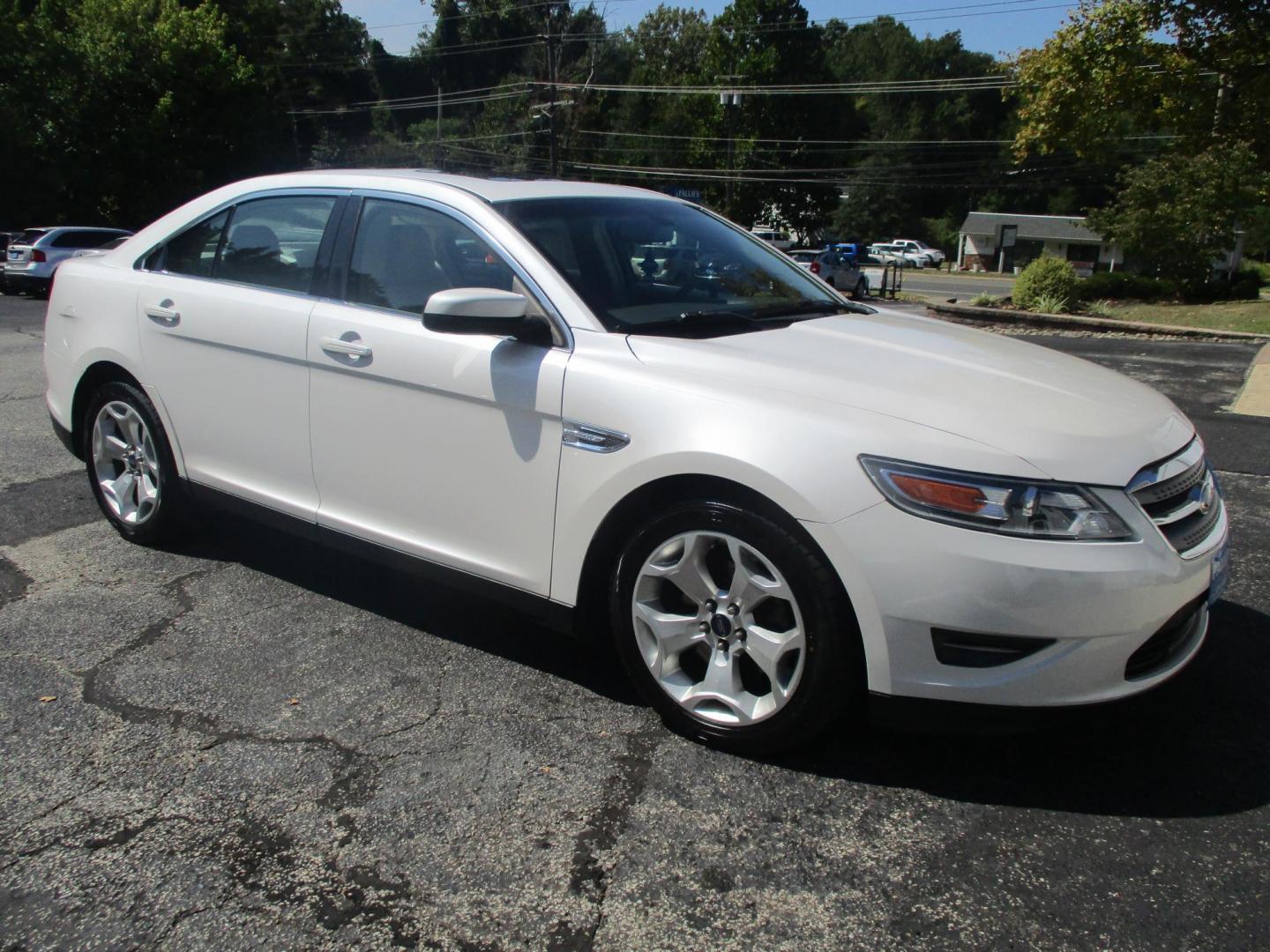 2012 WHITE Ford Taurus SEL FWD (1FAHP2EW3CG) with an 3.5L V6 DOHC 24V engine, 6-Speed Automatic transmission, located at 540a Delsea Drive, Sewell, NJ, 08080, (856) 589-6888, 39.752560, -75.111206 - Photo#8