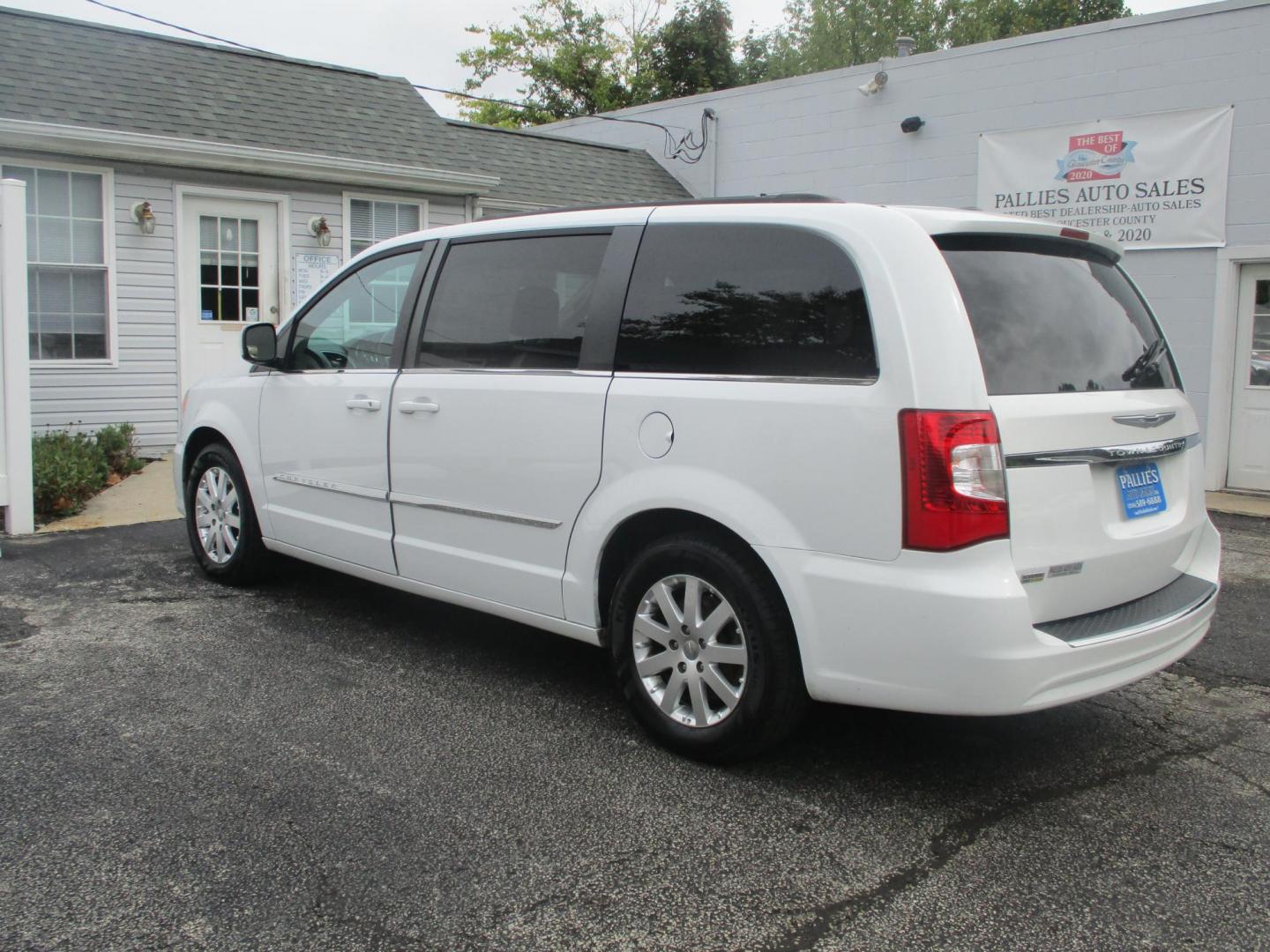 2014 WHITE Chrysler Town & Country Touring (2C4RC1BG2ER) with an 3.6L V6 DOHC 24V engine, 6-Speed Automatic transmission, located at 540a Delsea Drive, Sewell, NJ, 08080, (856) 589-6888, 39.752560, -75.111206 - Photo#2