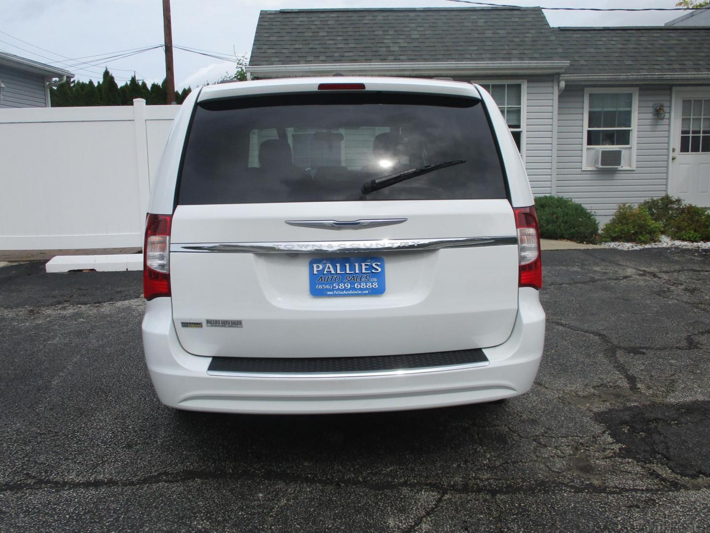 2014 WHITE Chrysler Town & Country Touring (2C4RC1BG2ER) with an 3.6L V6 DOHC 24V engine, 6-Speed Automatic transmission, located at 540a Delsea Drive, Sewell, NJ, 08080, (856) 589-6888, 39.752560, -75.111206 - Photo#3