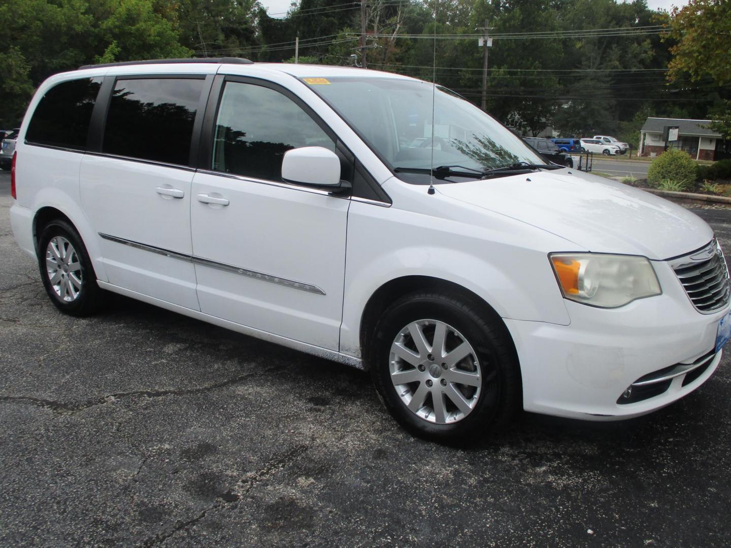 2014 WHITE Chrysler Town & Country Touring (2C4RC1BG2ER) with an 3.6L V6 DOHC 24V engine, 6-Speed Automatic transmission, located at 540a Delsea Drive, Sewell, NJ, 08080, (856) 589-6888, 39.752560, -75.111206 - Photo#6