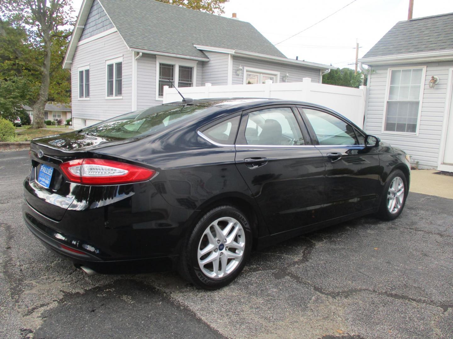 2016 BLACK Ford Fusion SE (3FA6P0H79GR) with an 2.5L L4 DOHC 16V engine, 6-Speed Automatic transmission, located at 540a Delsea Drive, Sewell, NJ, 08080, (856) 589-6888, 39.752560, -75.111206 - Photo#5