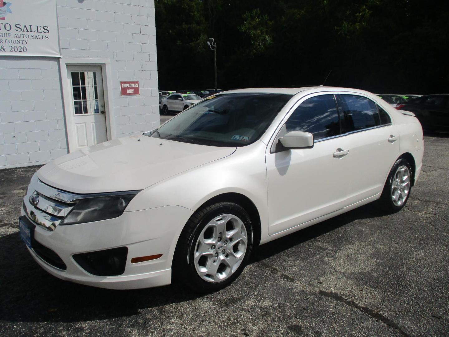 2010 WHITE Ford Fusion SE (3FAHP0HA8AR) with an 2.5L L4 DOHC 16V engine, located at 540a Delsea Drive, Sewell, NJ, 08080, (856) 589-6888, 39.752560, -75.111206 - Photo#0