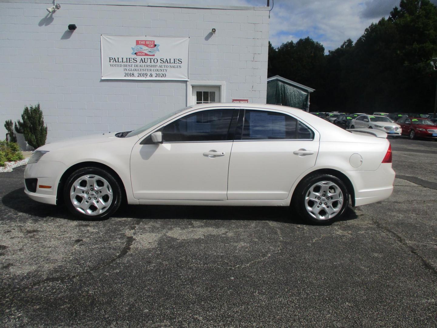 2010 WHITE Ford Fusion SE (3FAHP0HA8AR) with an 2.5L L4 DOHC 16V engine, located at 540a Delsea Drive, Sewell, NJ, 08080, (856) 589-6888, 39.752560, -75.111206 - Photo#1