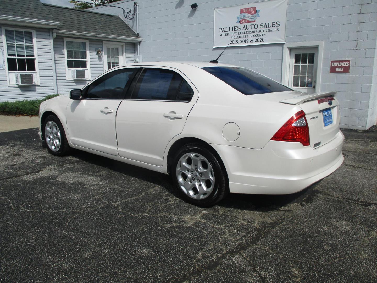 2010 WHITE Ford Fusion SE (3FAHP0HA8AR) with an 2.5L L4 DOHC 16V engine, located at 540a Delsea Drive, Sewell, NJ, 08080, (856) 589-6888, 39.752560, -75.111206 - Photo#2