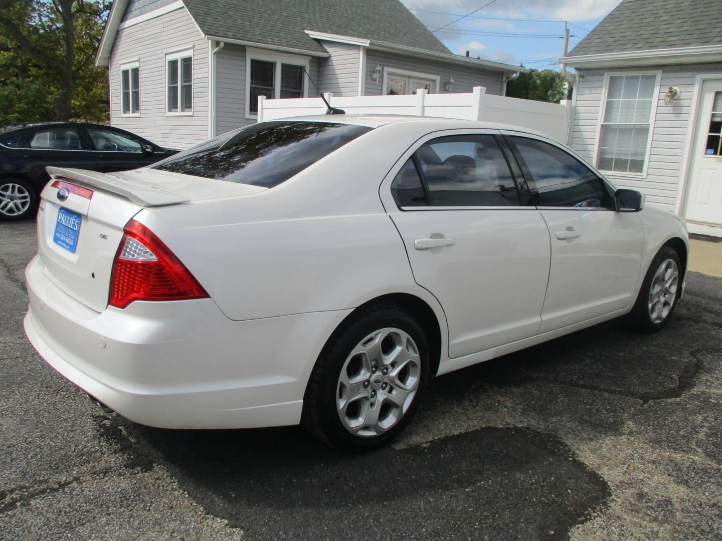 2010 WHITE Ford Fusion SE (3FAHP0HA8AR) with an 2.5L L4 DOHC 16V engine, located at 540a Delsea Drive, Sewell, NJ, 08080, (856) 589-6888, 39.752560, -75.111206 - Photo#4