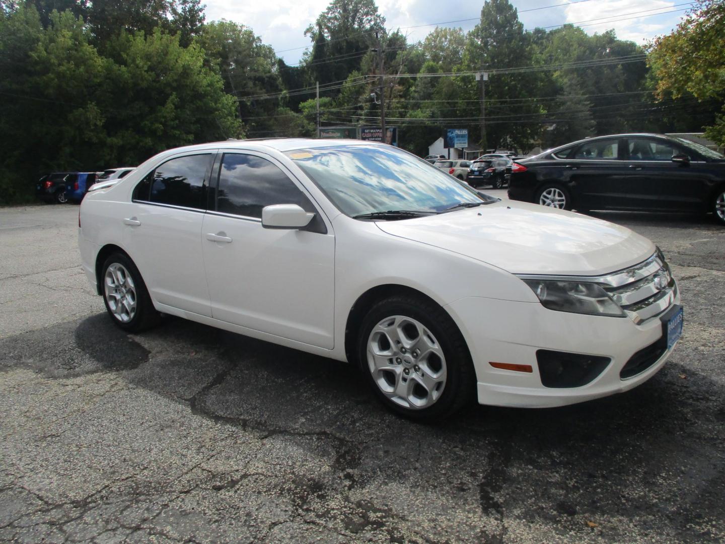 2010 WHITE Ford Fusion SE (3FAHP0HA8AR) with an 2.5L L4 DOHC 16V engine, located at 540a Delsea Drive, Sewell, NJ, 08080, (856) 589-6888, 39.752560, -75.111206 - Photo#6