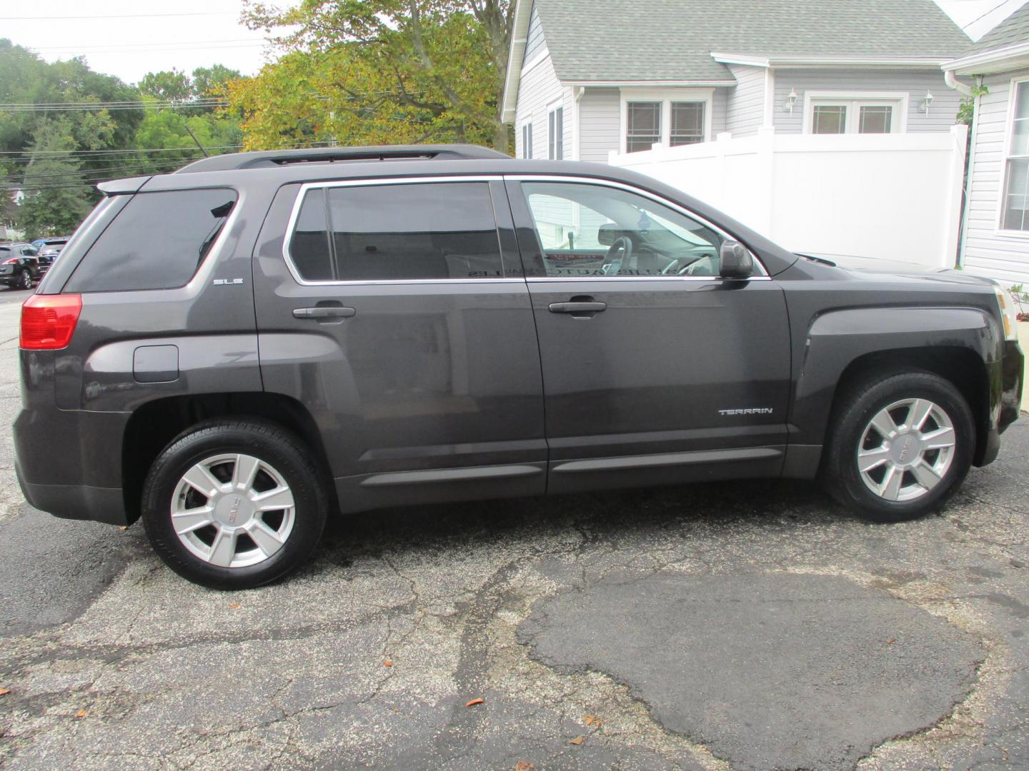 2013 BLACK GMC Terrain SLE2 FWD (2GKALSEK0D6) with an 2.4L L4 DOHC 16V FFV engine, 6-Speed Automatic transmission, located at 540a Delsea Drive, Sewell, NJ, 08080, (856) 589-6888, 39.752560, -75.111206 - Photo#9