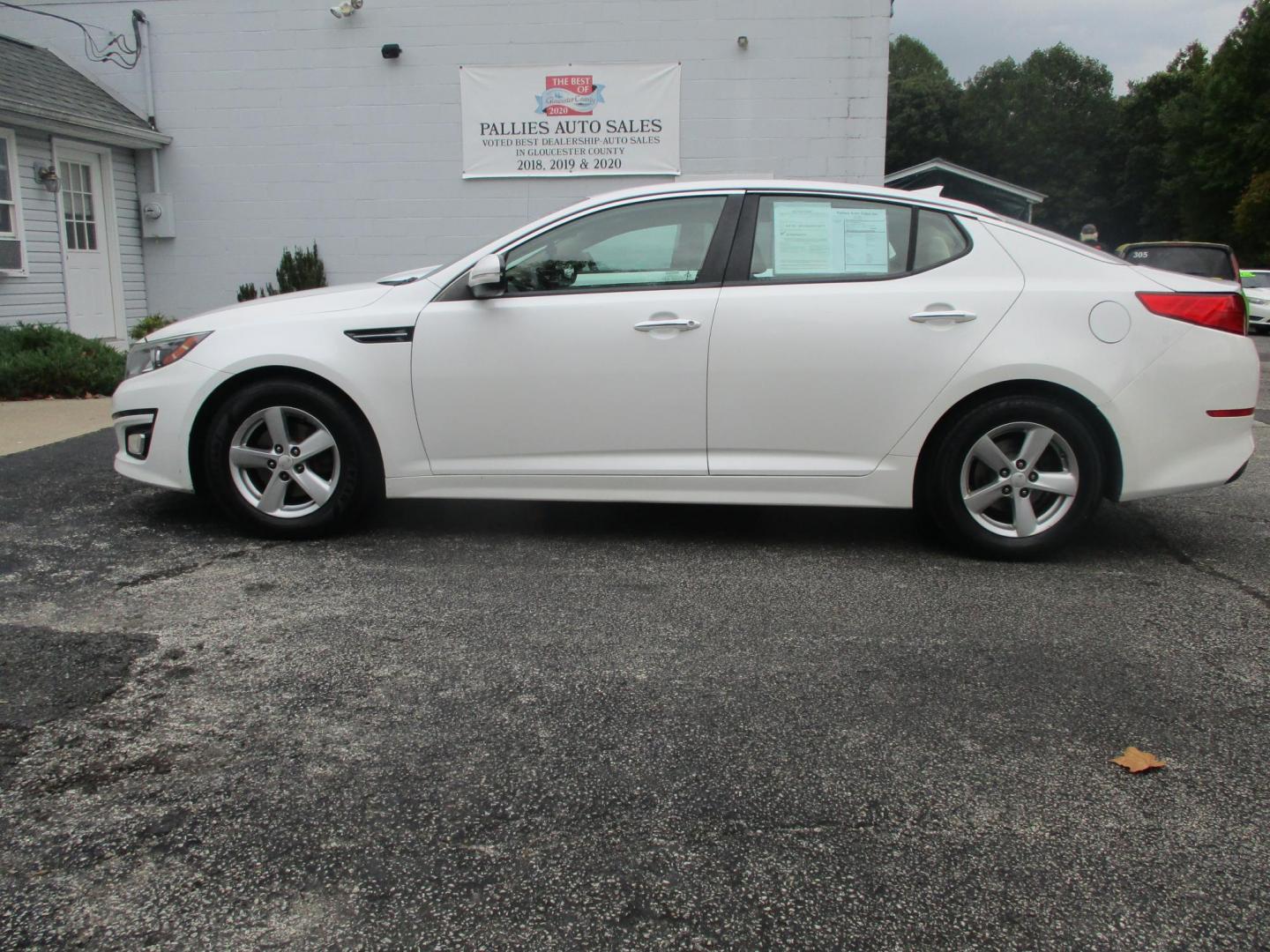 2015 WHITE Kia Optima LX (5XXGM4A78FG) with an 2.4L L4 DOHC 16V engine, 6-Speed Automatic transmission, located at 540a Delsea Drive, Sewell, NJ, 08080, (856) 589-6888, 39.752560, -75.111206 - Photo#2