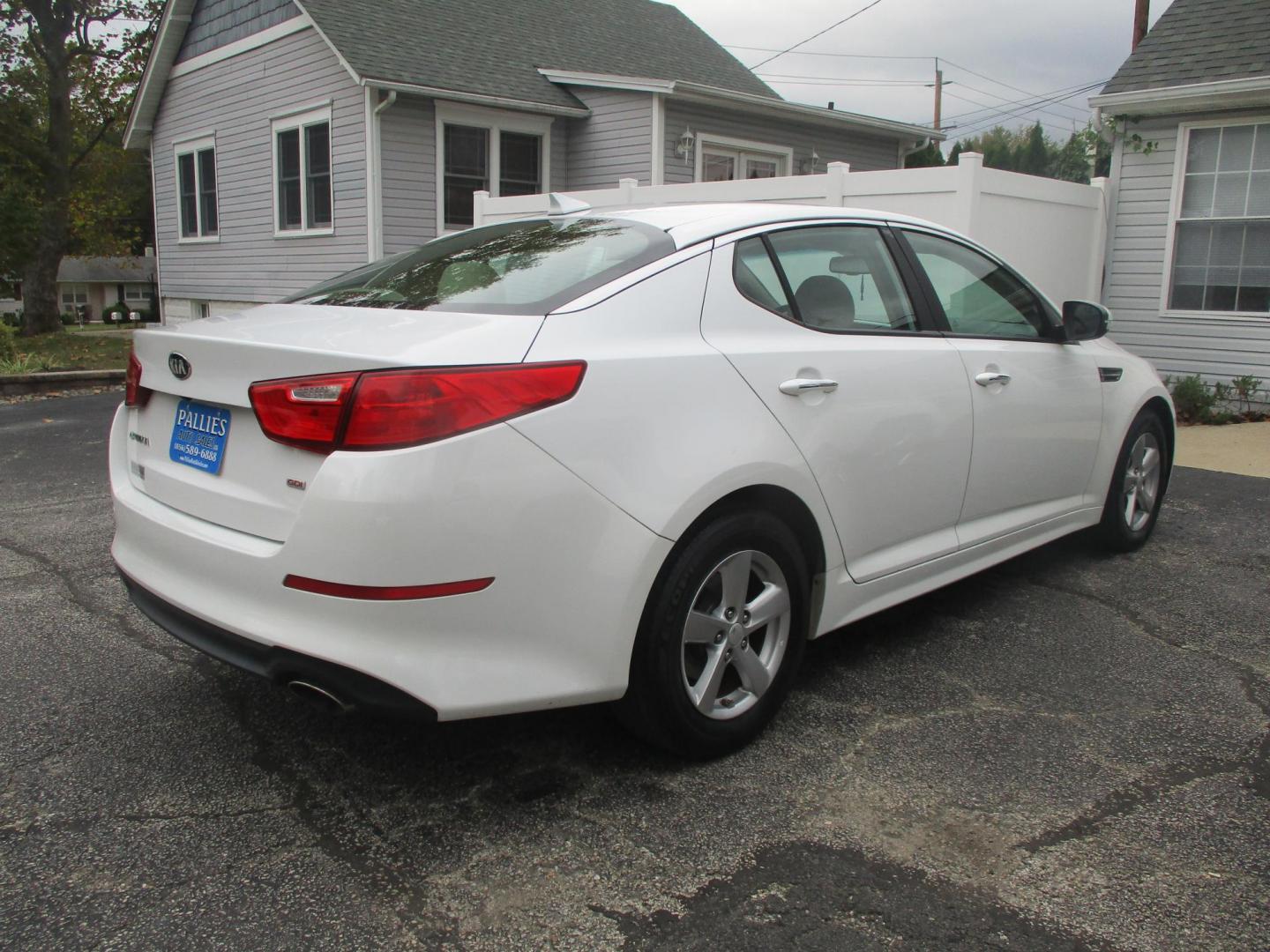 2015 WHITE Kia Optima LX (5XXGM4A78FG) with an 2.4L L4 DOHC 16V engine, 6-Speed Automatic transmission, located at 540a Delsea Drive, Sewell, NJ, 08080, (856) 589-6888, 39.752560, -75.111206 - Photo#7