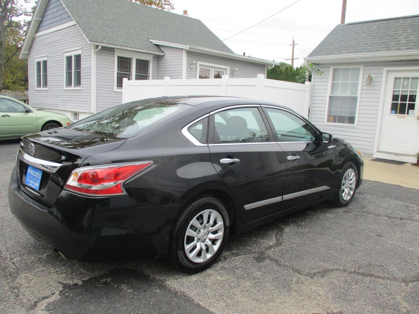 2015 BLACK Nissan Altima 2.5 S (1N4AL3AP9FC) with an 2.5L L4 DOHC 16V engine, Continuously Variable Transmission transmission, located at 540a Delsea Drive, Sewell, NJ, 08080, (856) 589-6888, 39.752560, -75.111206 - Photo#7