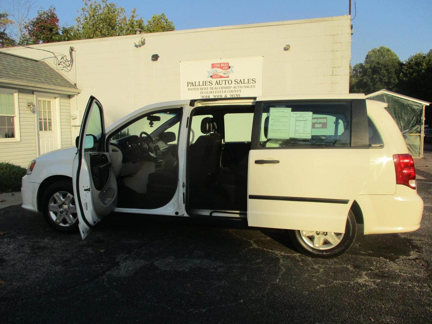 2013 WHITE Dodge Grand Caravan SE (2C4RDGBG6DR) with an 3.6L V6 DOHC 24V engine, 6-Speed Automatic transmission, located at 540a Delsea Drive, Sewell, NJ, 08080, (856) 589-6888, 39.752560, -75.111206 - Photo#18