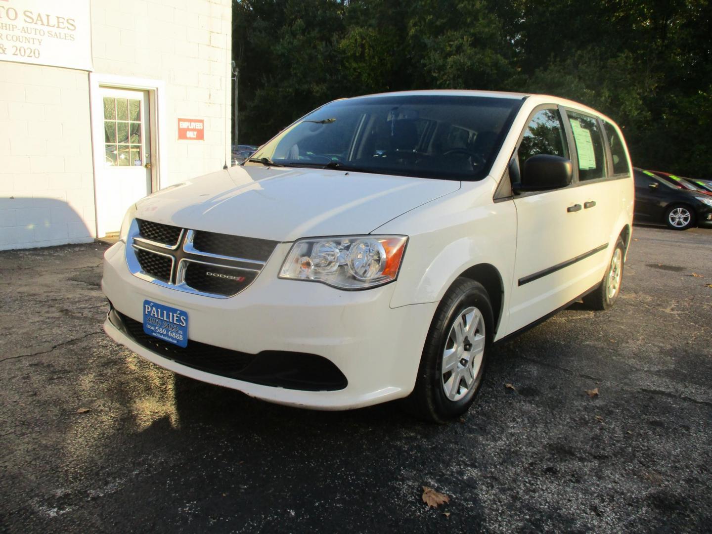 2013 WHITE Dodge Grand Caravan SE (2C4RDGBG6DR) with an 3.6L V6 DOHC 24V engine, 6-Speed Automatic transmission, located at 540a Delsea Drive, Sewell, NJ, 08080, (856) 589-6888, 39.752560, -75.111206 - Photo#0