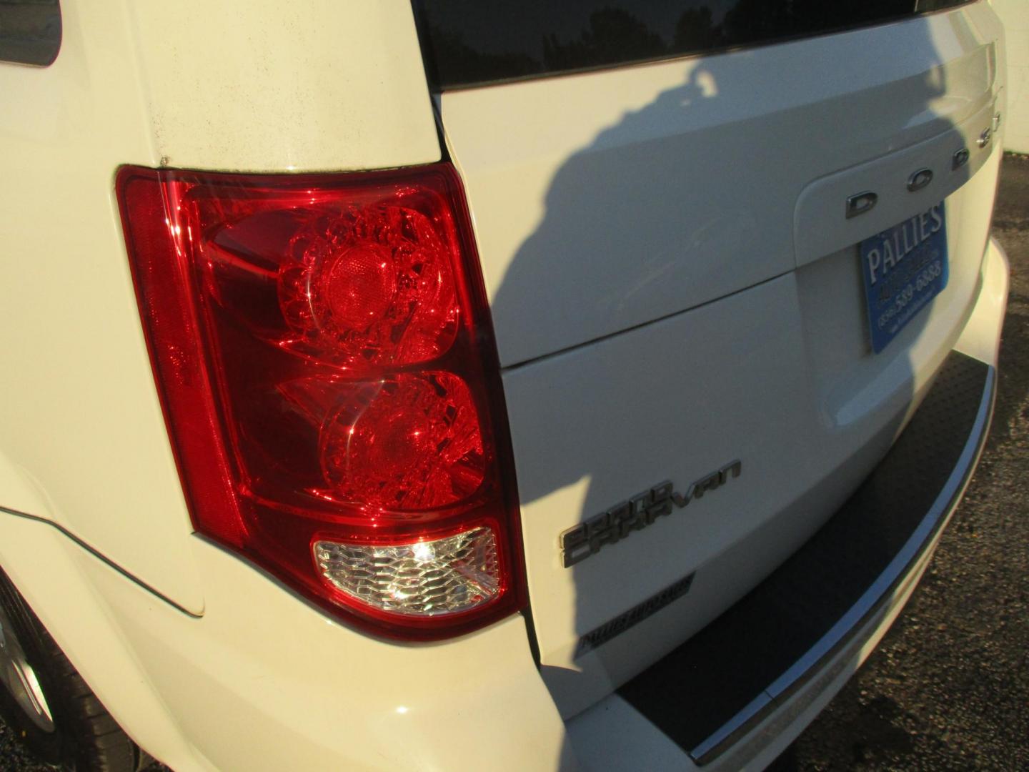 2013 WHITE Dodge Grand Caravan SE (2C4RDGBG6DR) with an 3.6L V6 DOHC 24V engine, 6-Speed Automatic transmission, located at 540a Delsea Drive, Sewell, NJ, 08080, (856) 589-6888, 39.752560, -75.111206 - Photo#4