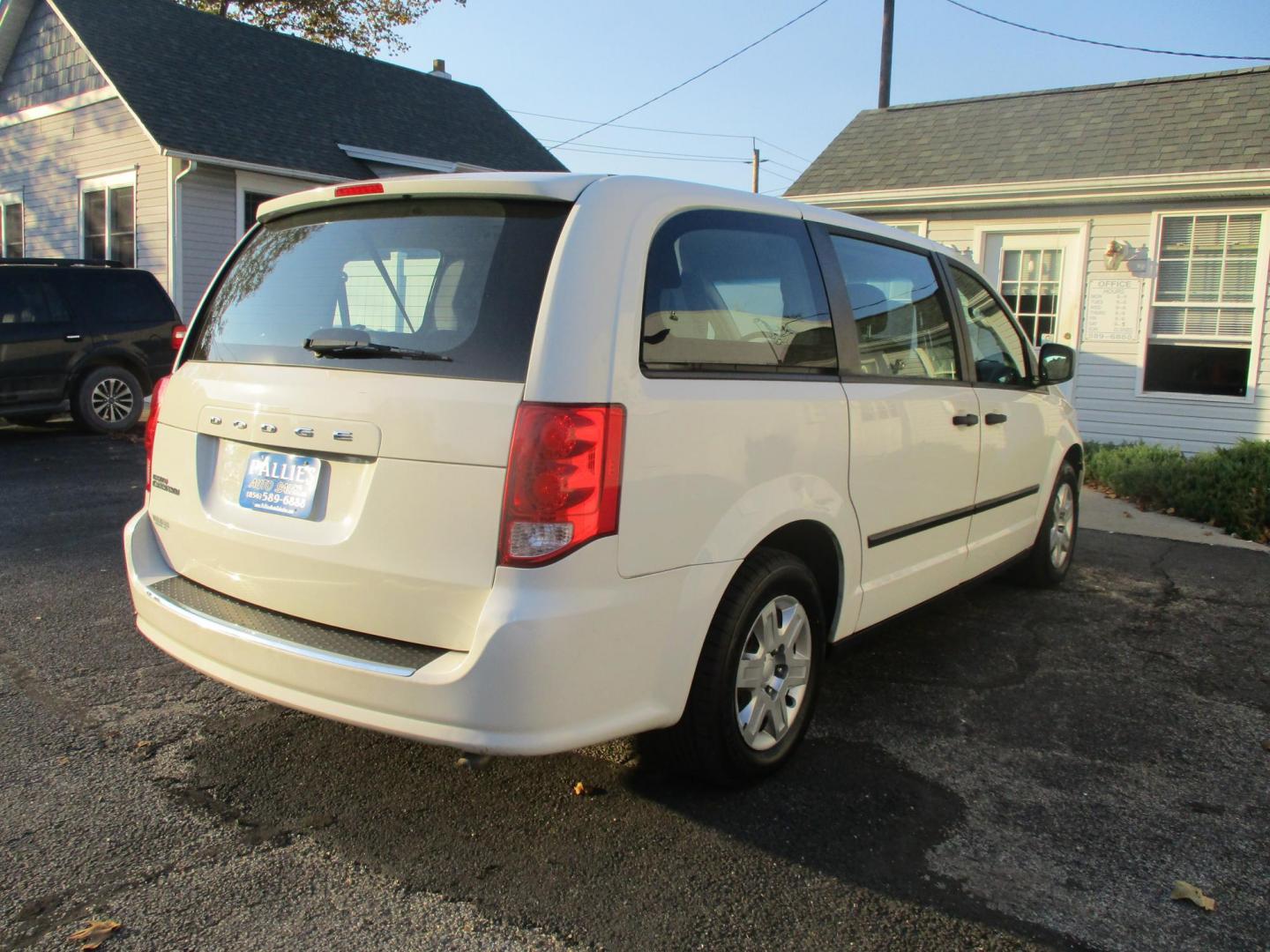 2013 WHITE Dodge Grand Caravan SE (2C4RDGBG6DR) with an 3.6L V6 DOHC 24V engine, 6-Speed Automatic transmission, located at 540a Delsea Drive, Sewell, NJ, 08080, (856) 589-6888, 39.752560, -75.111206 - Photo#7