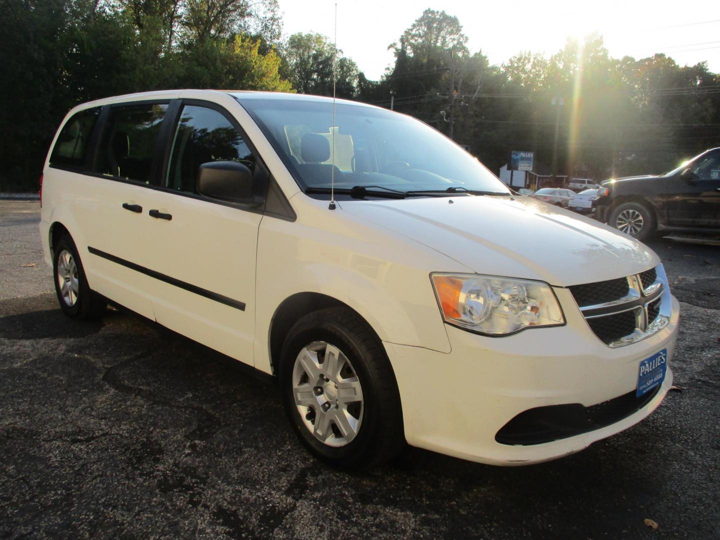 2013 WHITE Dodge Grand Caravan SE (2C4RDGBG6DR) with an 3.6L V6 DOHC 24V engine, 6-Speed Automatic transmission, located at 540a Delsea Drive, Sewell, NJ, 08080, (856) 589-6888, 39.752560, -75.111206 - Photo#9