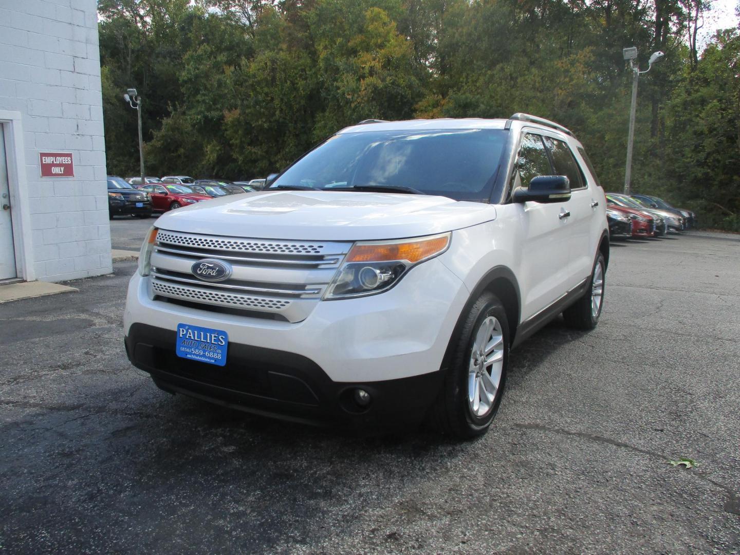 2011 WHITE Ford Explorer XLT 4WD (1FMHK8D84BG) with an 3.5L V6 DOHC 24V engine, 6-Speed Automatic transmission, located at 540a Delsea Drive, Sewell, NJ, 08080, (856) 589-6888, 39.752560, -75.111206 - Photo#0