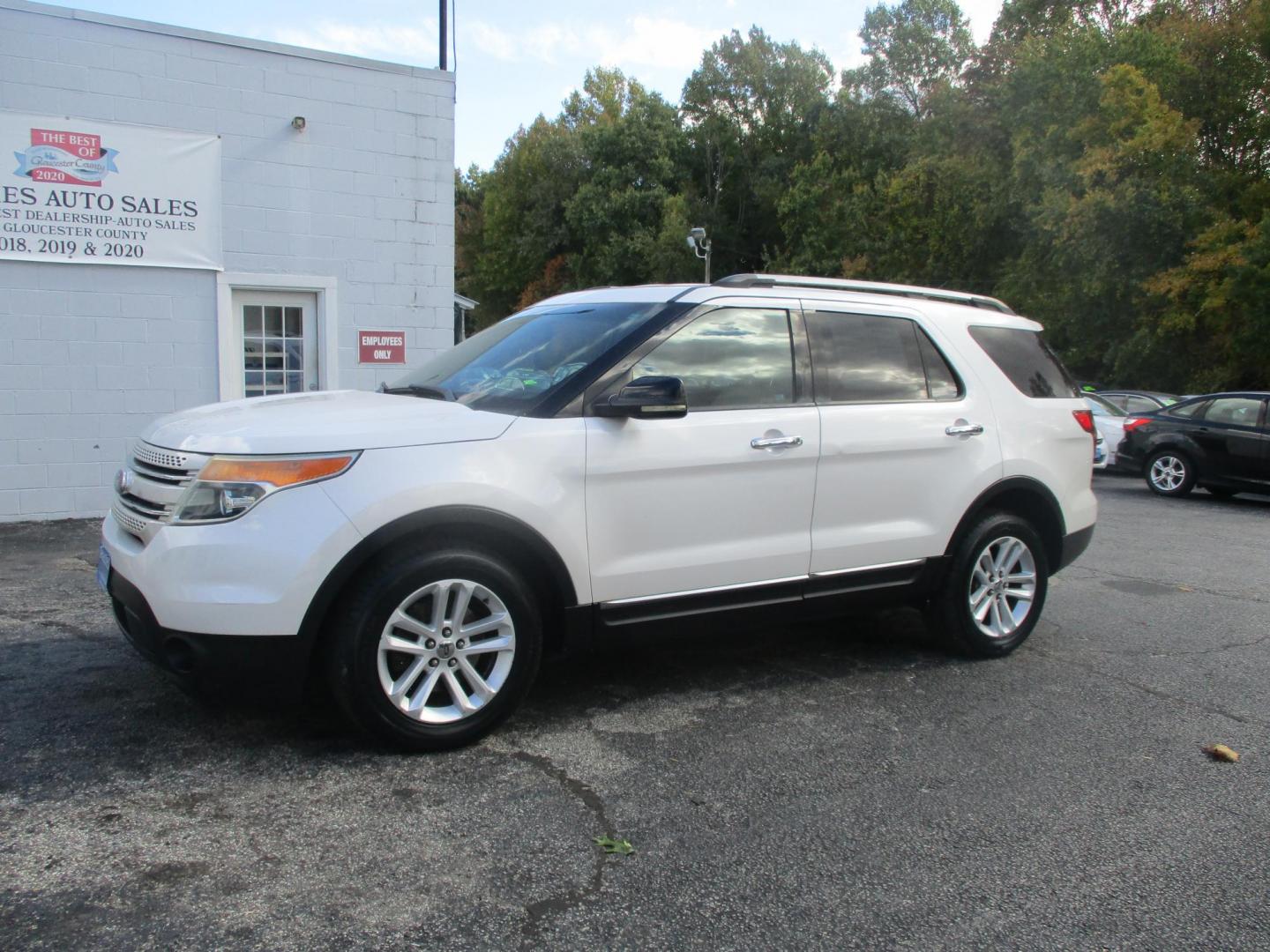 2011 WHITE Ford Explorer XLT 4WD (1FMHK8D84BG) with an 3.5L V6 DOHC 24V engine, 6-Speed Automatic transmission, located at 540a Delsea Drive, Sewell, NJ, 08080, (856) 589-6888, 39.752560, -75.111206 - Photo#2