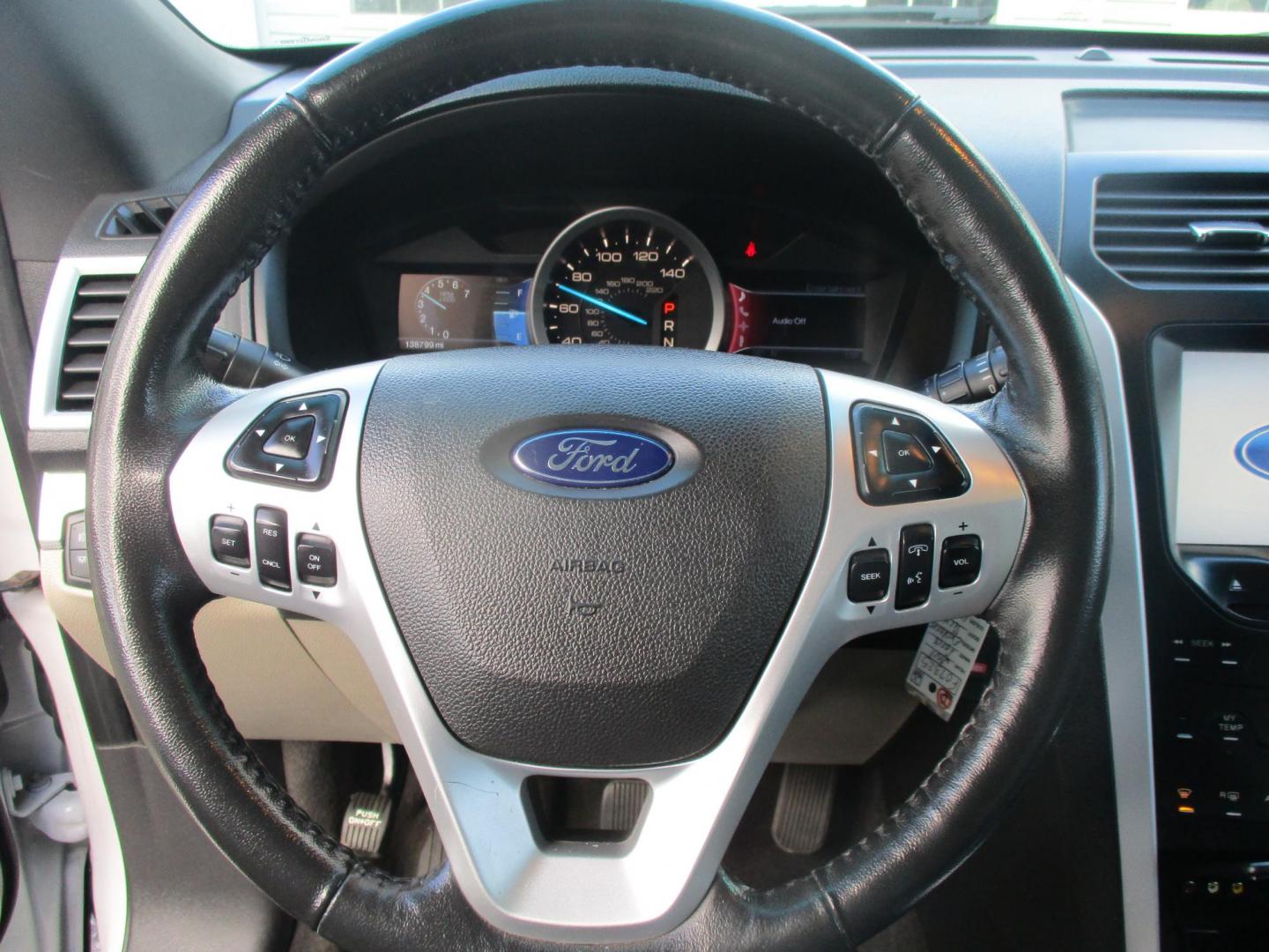 2011 WHITE Ford Explorer XLT 4WD (1FMHK8D84BG) with an 3.5L V6 DOHC 24V engine, 6-Speed Automatic transmission, located at 540a Delsea Drive, Sewell, NJ, 08080, (856) 589-6888, 39.752560, -75.111206 - Photo#20