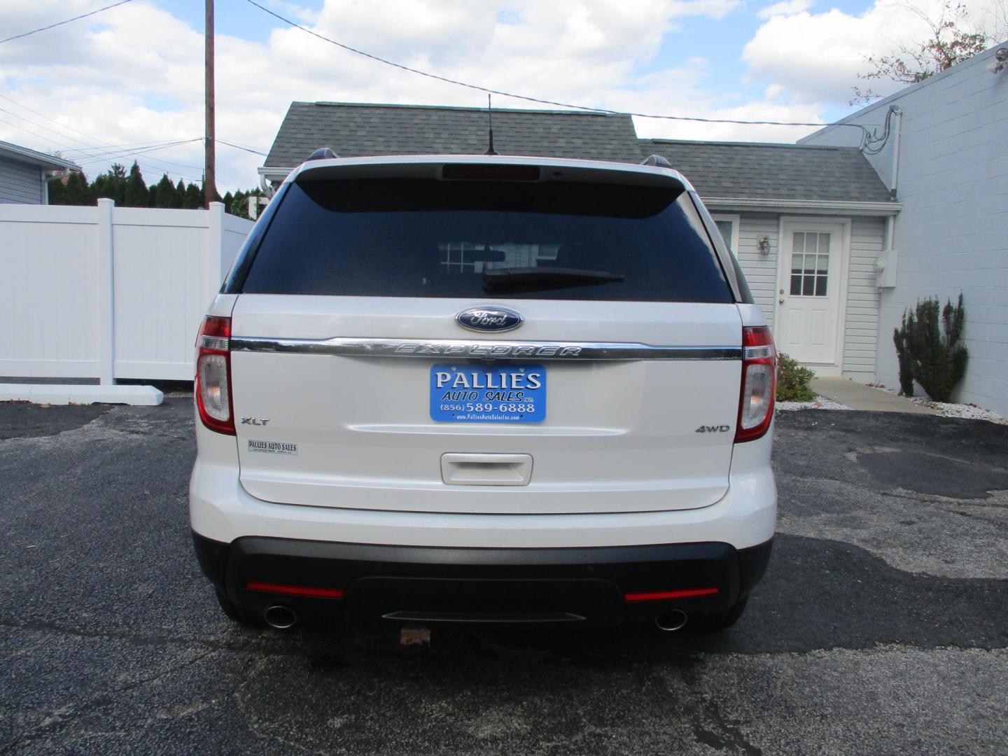 2011 WHITE Ford Explorer XLT 4WD (1FMHK8D84BG) with an 3.5L V6 DOHC 24V engine, 6-Speed Automatic transmission, located at 540a Delsea Drive, Sewell, NJ, 08080, (856) 589-6888, 39.752560, -75.111206 - Photo#6