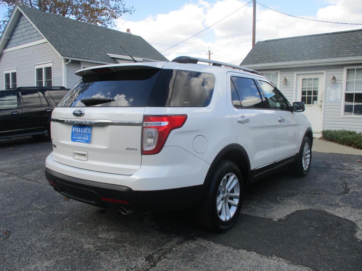 2011 WHITE Ford Explorer XLT 4WD (1FMHK8D84BG) with an 3.5L V6 DOHC 24V engine, 6-Speed Automatic transmission, located at 540a Delsea Drive, Sewell, NJ, 08080, (856) 589-6888, 39.752560, -75.111206 - Photo#8