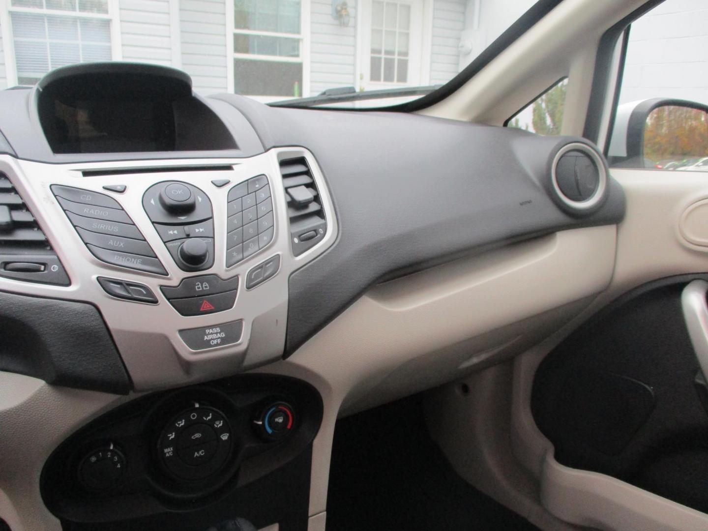 2013 WHITE Ford Fiesta SE Hatchback (3FADP4EJXDM) with an 1.6L L4 DOHC 16V engine, located at 540a Delsea Drive, Sewell, NJ, 08080, (856) 589-6888, 39.752560, -75.111206 - Photo#18