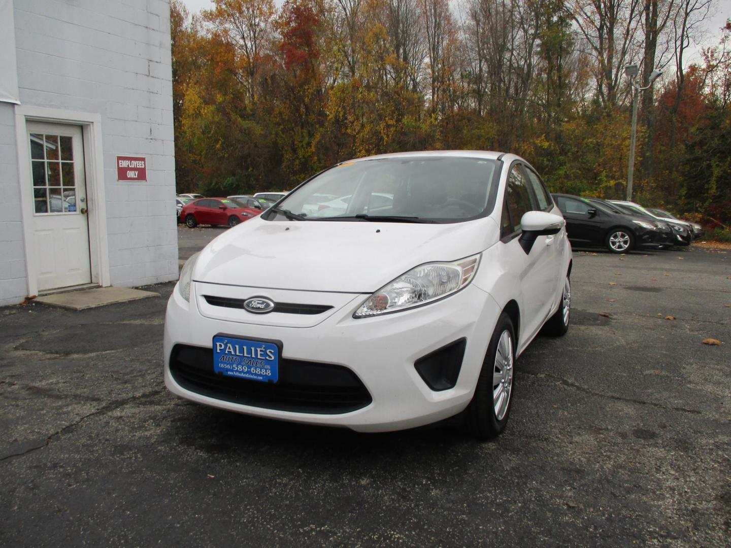 2013 WHITE Ford Fiesta SE Hatchback (3FADP4EJXDM) with an 1.6L L4 DOHC 16V engine, located at 540a Delsea Drive, Sewell, NJ, 08080, (856) 589-6888, 39.752560, -75.111206 - Photo#0