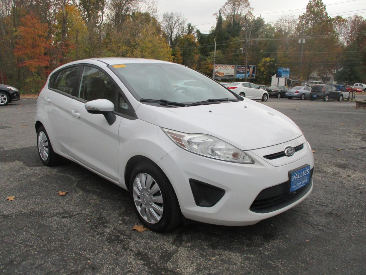 2013 WHITE Ford Fiesta SE Hatchback (3FADP4EJXDM) with an 1.6L L4 DOHC 16V engine, located at 540a Delsea Drive, Sewell, NJ, 08080, (856) 589-6888, 39.752560, -75.111206 - Photo#8