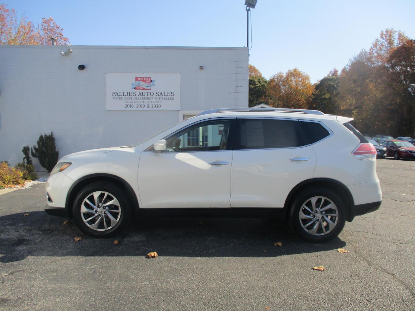 2015 WHITE Nissan Rogue S 2WD (5N1AT2MT3FC) with an 2.5L L4 DOHC 16V engine, Continuously Variable Transmission transmission, located at 540a Delsea Drive, Sewell, NJ, 08080, (856) 589-6888, 39.752560, -75.111206 - Photo#1