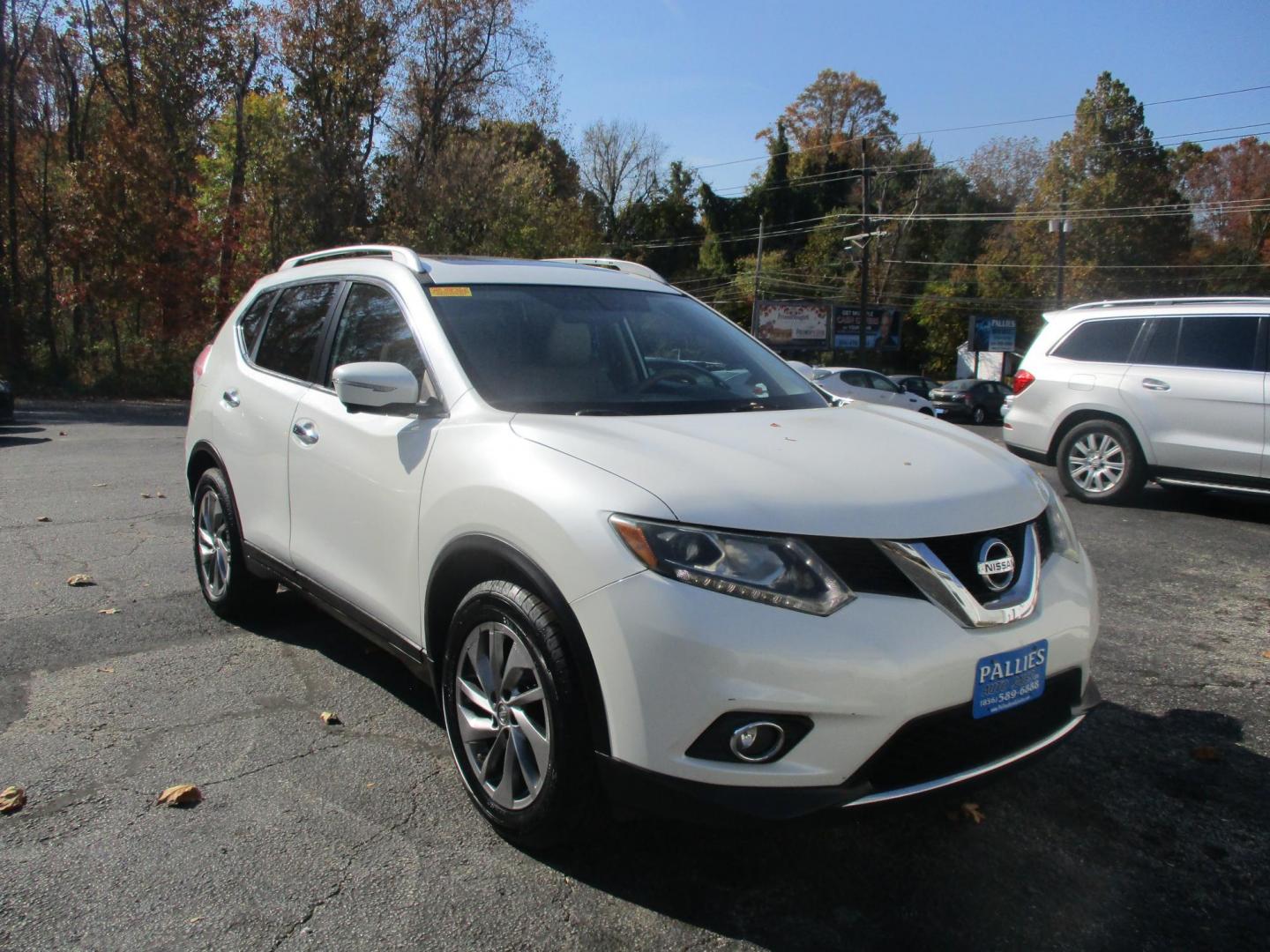 2015 WHITE Nissan Rogue S 2WD (5N1AT2MT3FC) with an 2.5L L4 DOHC 16V engine, Continuously Variable Transmission transmission, located at 540a Delsea Drive, Sewell, NJ, 08080, (856) 589-6888, 39.752560, -75.111206 - Photo#10