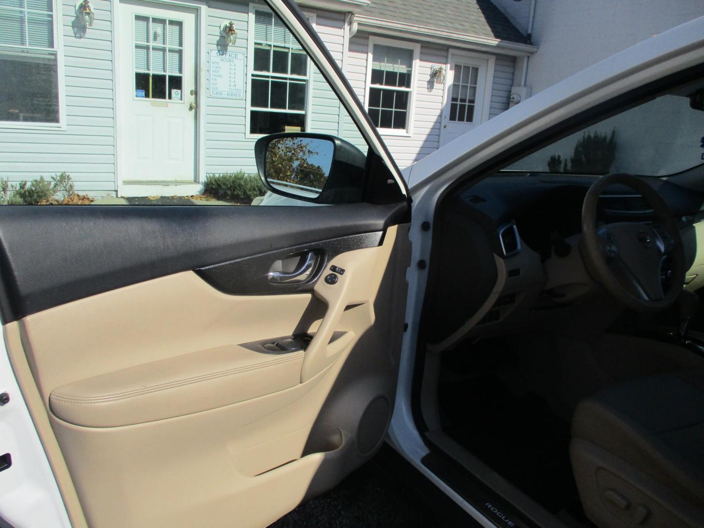 2015 WHITE Nissan Rogue S 2WD (5N1AT2MT3FC) with an 2.5L L4 DOHC 16V engine, Continuously Variable Transmission transmission, located at 540a Delsea Drive, Sewell, NJ, 08080, (856) 589-6888, 39.752560, -75.111206 - Photo#15