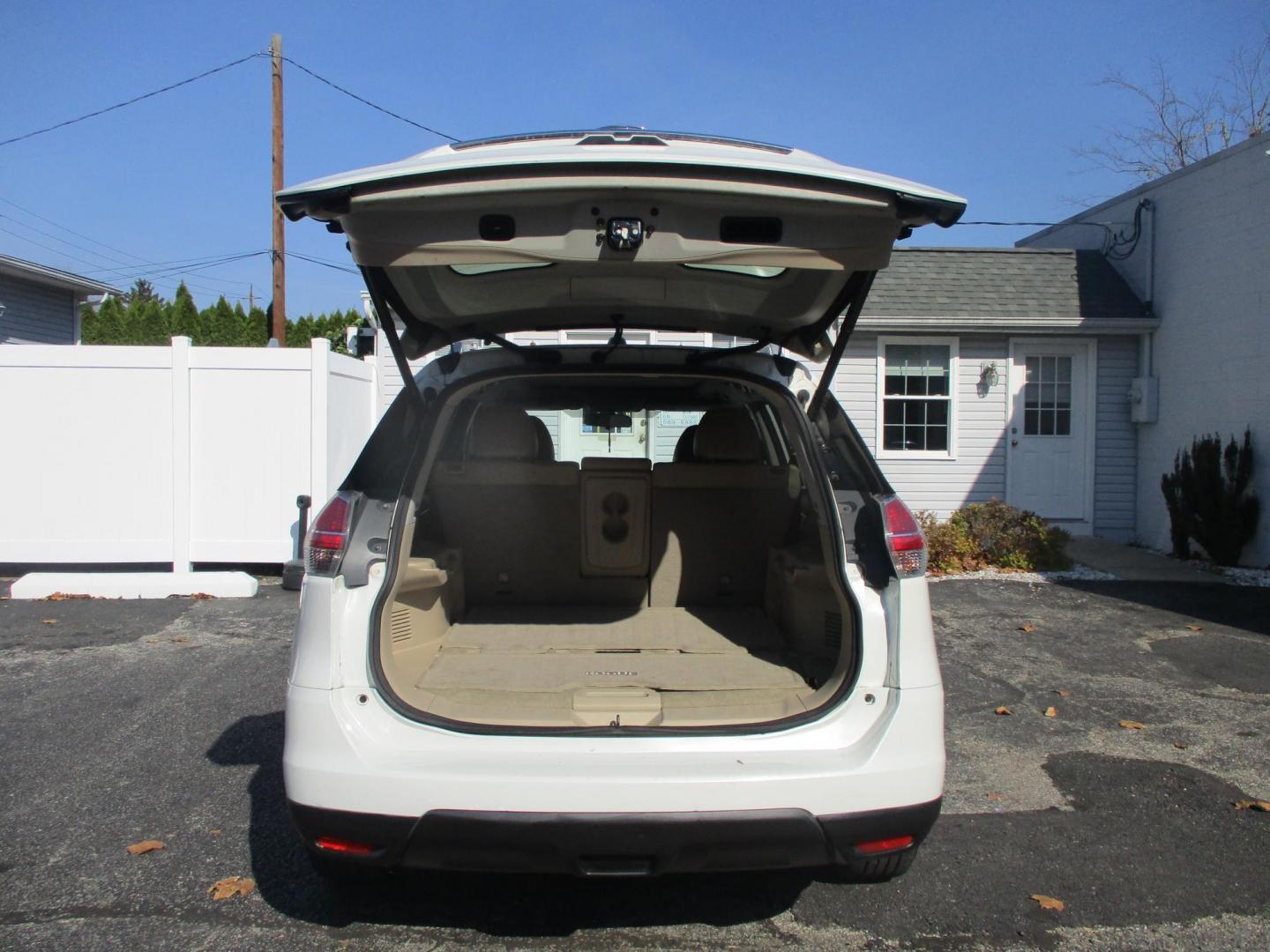 2015 WHITE Nissan Rogue S 2WD (5N1AT2MT3FC) with an 2.5L L4 DOHC 16V engine, Continuously Variable Transmission transmission, located at 540a Delsea Drive, Sewell, NJ, 08080, (856) 589-6888, 39.752560, -75.111206 - Photo#31