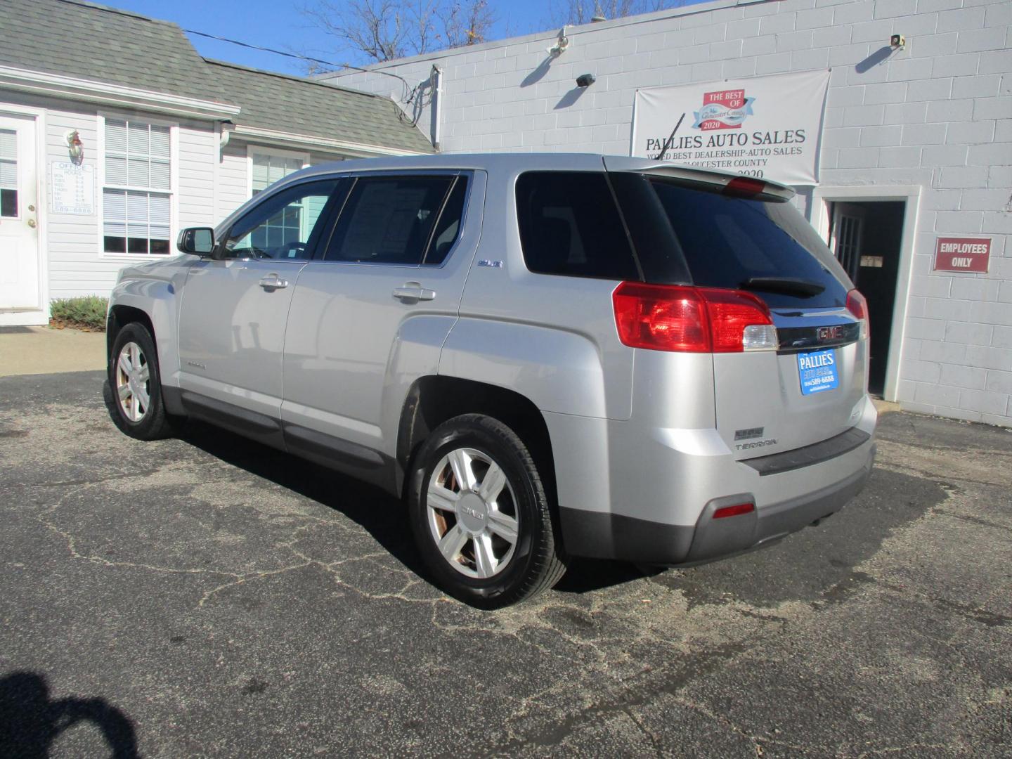 2014 SILVER GMC Terrain SLE1 AWD (2GKFLVEK0E6) with an 2.4L L4 DOHC 16V FFV engine, 6-Speed Automatic transmission, located at 540a Delsea Drive, Sewell, NJ, 08080, (856) 589-6888, 39.752560, -75.111206 - Photo#3