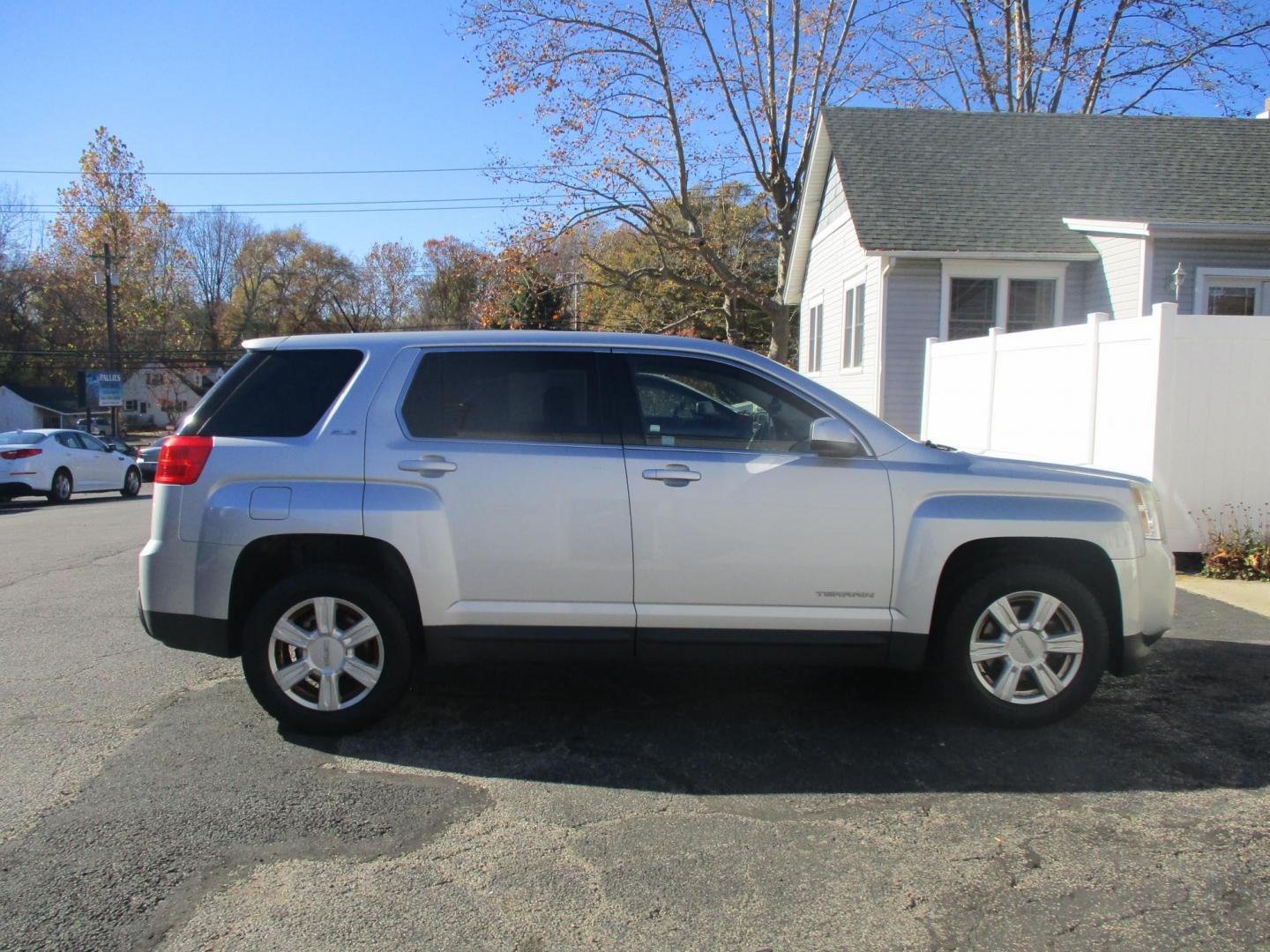 2014 SILVER GMC Terrain SLE1 AWD (2GKFLVEK0E6) with an 2.4L L4 DOHC 16V FFV engine, 6-Speed Automatic transmission, located at 540a Delsea Drive, Sewell, NJ, 08080, (856) 589-6888, 39.752560, -75.111206 - Photo#9