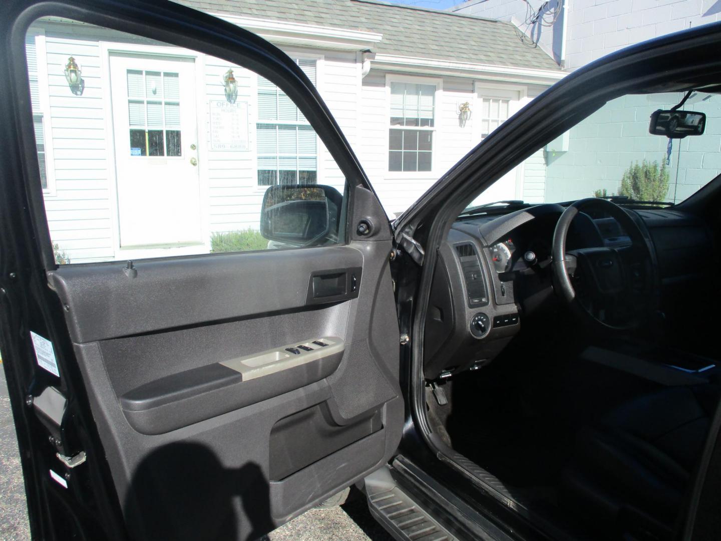 2008 BLACK Ford Escape XLT 4WD V6 (1FMCU93138K) with an 3.0L V6 DOHC 24V engine, 4-Speed Automatic Overdrive transmission, located at 540a Delsea Drive, Sewell, NJ, 08080, (856) 589-6888, 39.752560, -75.111206 - Photo#14