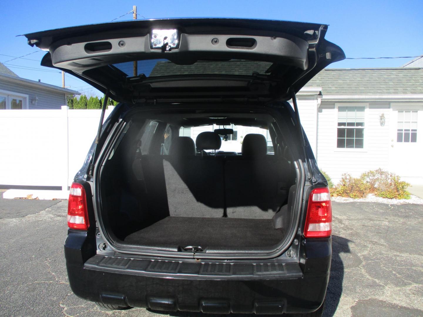 2008 BLACK Ford Escape XLT 4WD V6 (1FMCU93138K) with an 3.0L V6 DOHC 24V engine, 4-Speed Automatic Overdrive transmission, located at 540a Delsea Drive, Sewell, NJ, 08080, (856) 589-6888, 39.752560, -75.111206 - Photo#27