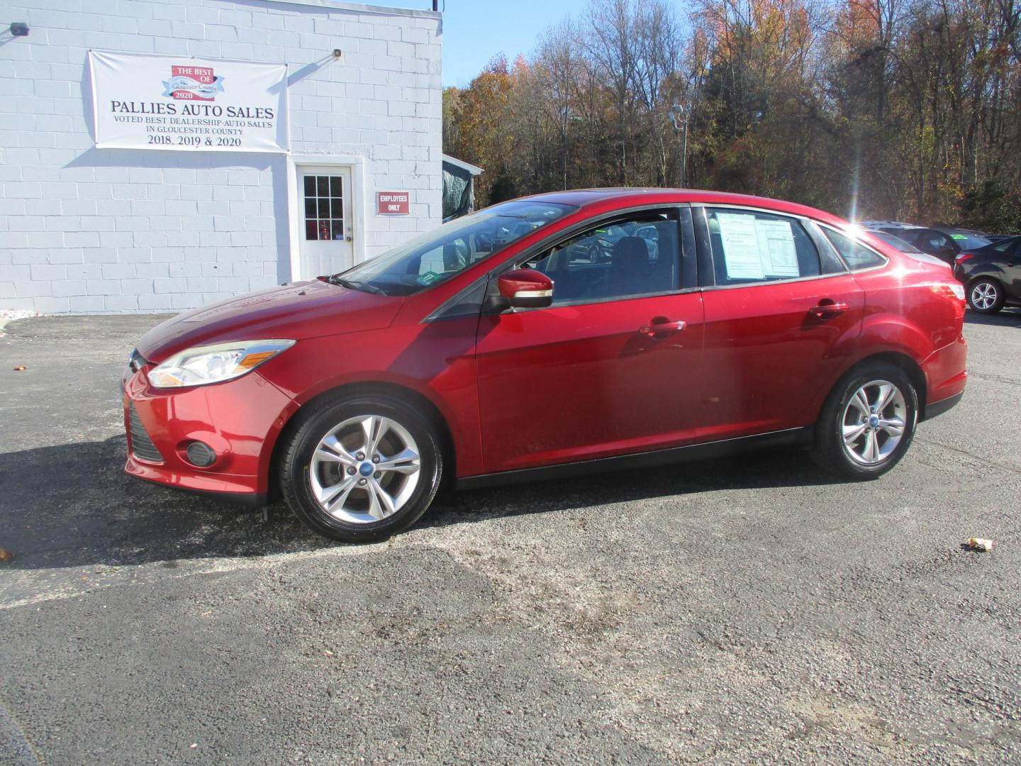 2013 RED Ford Focus SE Sedan (1FADP3F25DL) with an 2.0L L4 DOHC 16V engine, located at 540a Delsea Drive, Sewell, NJ, 08080, (856) 589-6888, 39.752560, -75.111206 - Photo#2