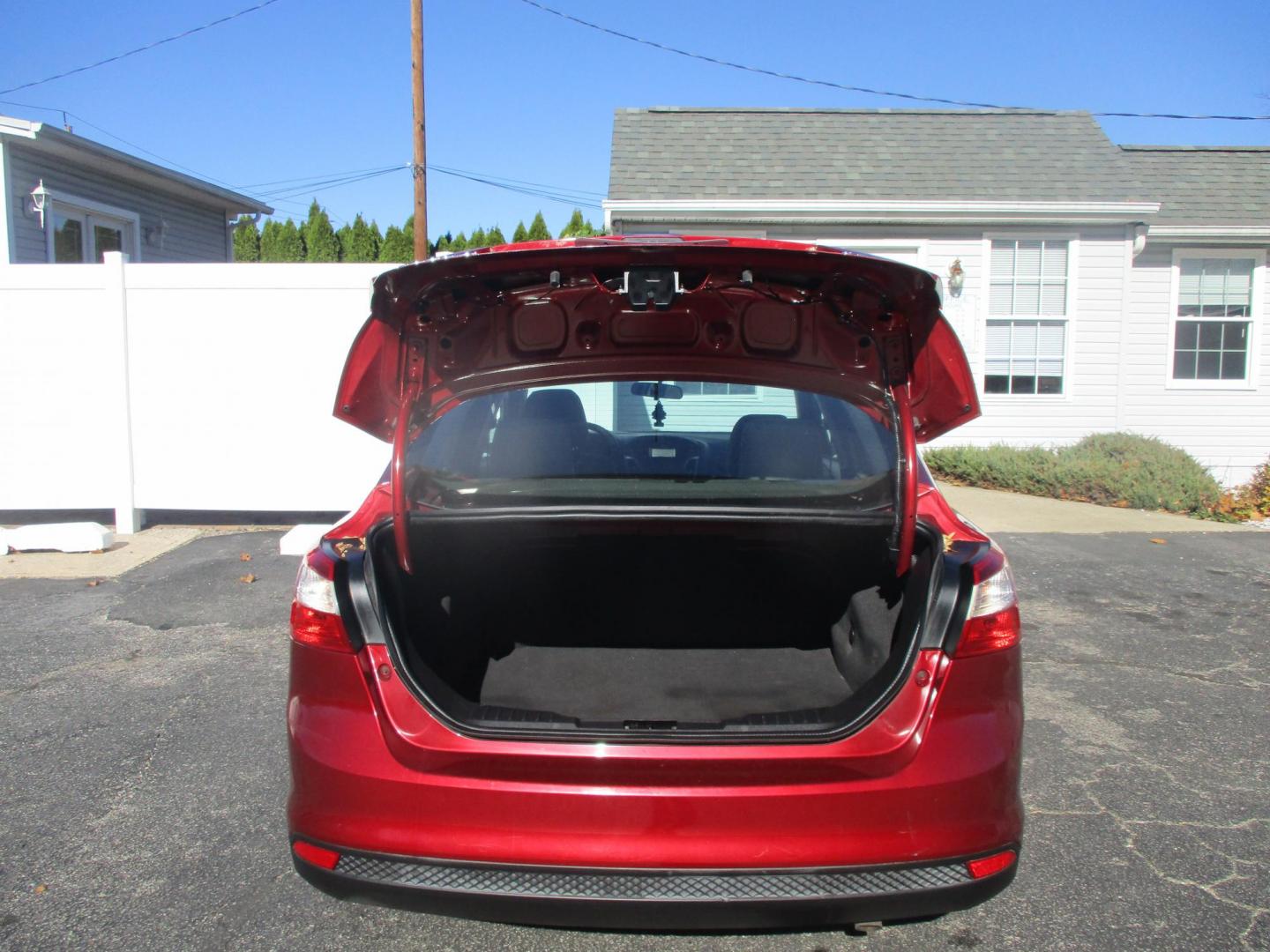 2013 RED Ford Focus SE Sedan (1FADP3F25DL) with an 2.0L L4 DOHC 16V engine, located at 540a Delsea Drive, Sewell, NJ, 08080, (856) 589-6888, 39.752560, -75.111206 - Photo#28