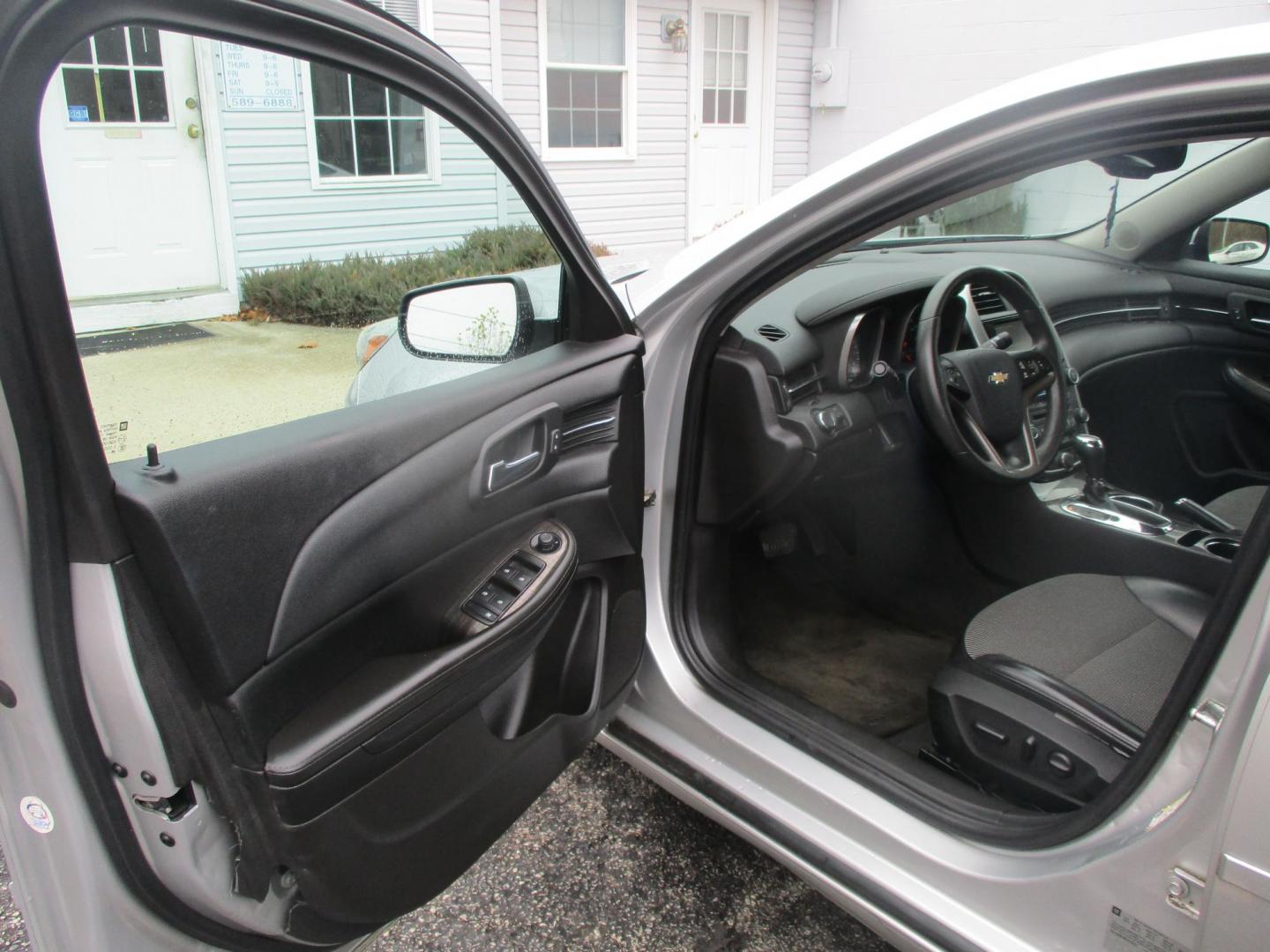 2015 SILVER Chevrolet Malibu 1LT (1G11C5SL8FU) with an 2.5L L4 DOHC 16V engine, 6-Speed Automatic transmission, located at 540a Delsea Drive, Sewell, NJ, 08080, (856) 589-6888, 39.752560, -75.111206 - Photo#14