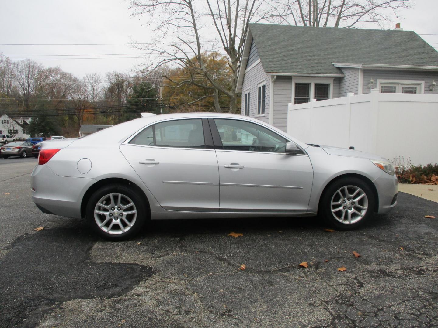 2015 SILVER Chevrolet Malibu 1LT (1G11C5SL8FU) with an 2.5L L4 DOHC 16V engine, 6-Speed Automatic transmission, located at 540a Delsea Drive, Sewell, NJ, 08080, (856) 589-6888, 39.752560, -75.111206 - Photo#8