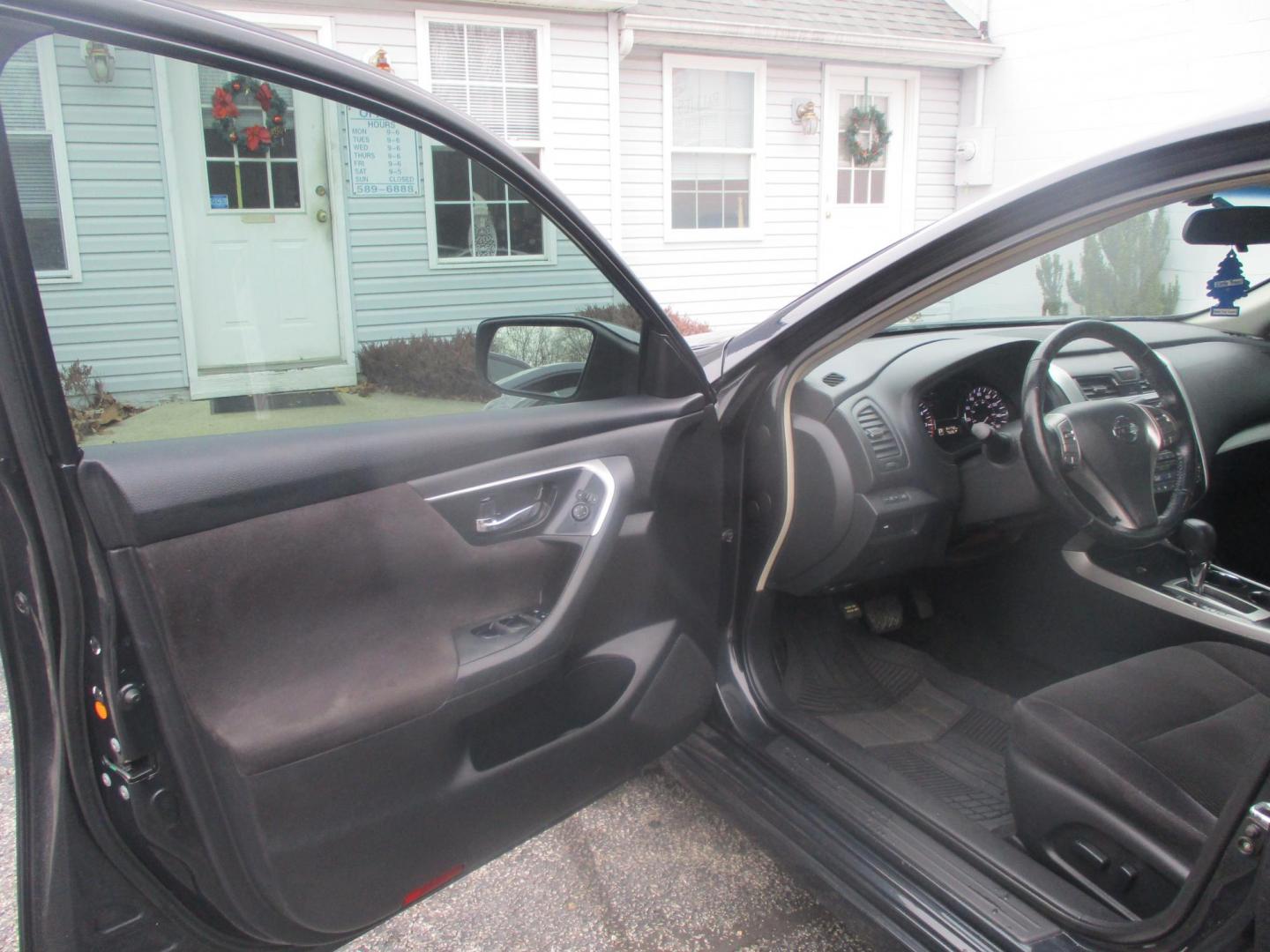 2013 BLACK Nissan Altima 2.5 S (1N4AL3AP0DC) with an 2.5L L4 DOHC 16V engine, AUTOMATIC transmission, located at 540a Delsea Drive, Sewell, NJ, 08080, (856) 589-6888, 39.752560, -75.111206 - Photo#12