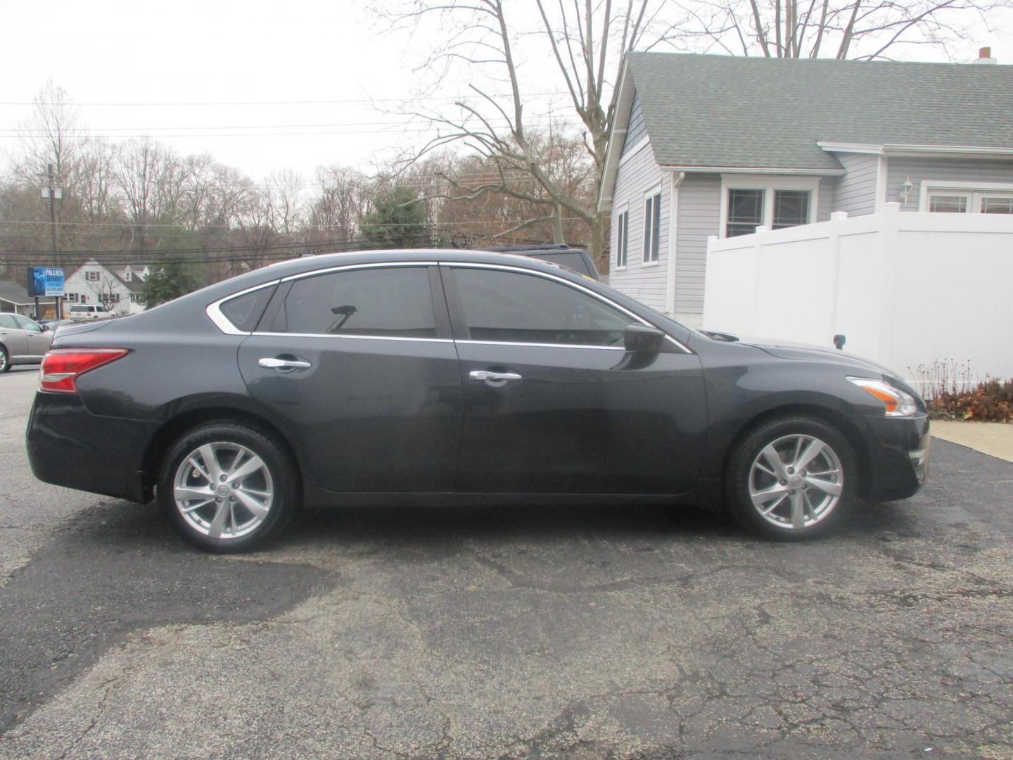 2013 BLACK Nissan Altima 2.5 S (1N4AL3AP0DC) with an 2.5L L4 DOHC 16V engine, AUTOMATIC transmission, located at 540a Delsea Drive, Sewell, NJ, 08080, (856) 589-6888, 39.752560, -75.111206 - Photo#6