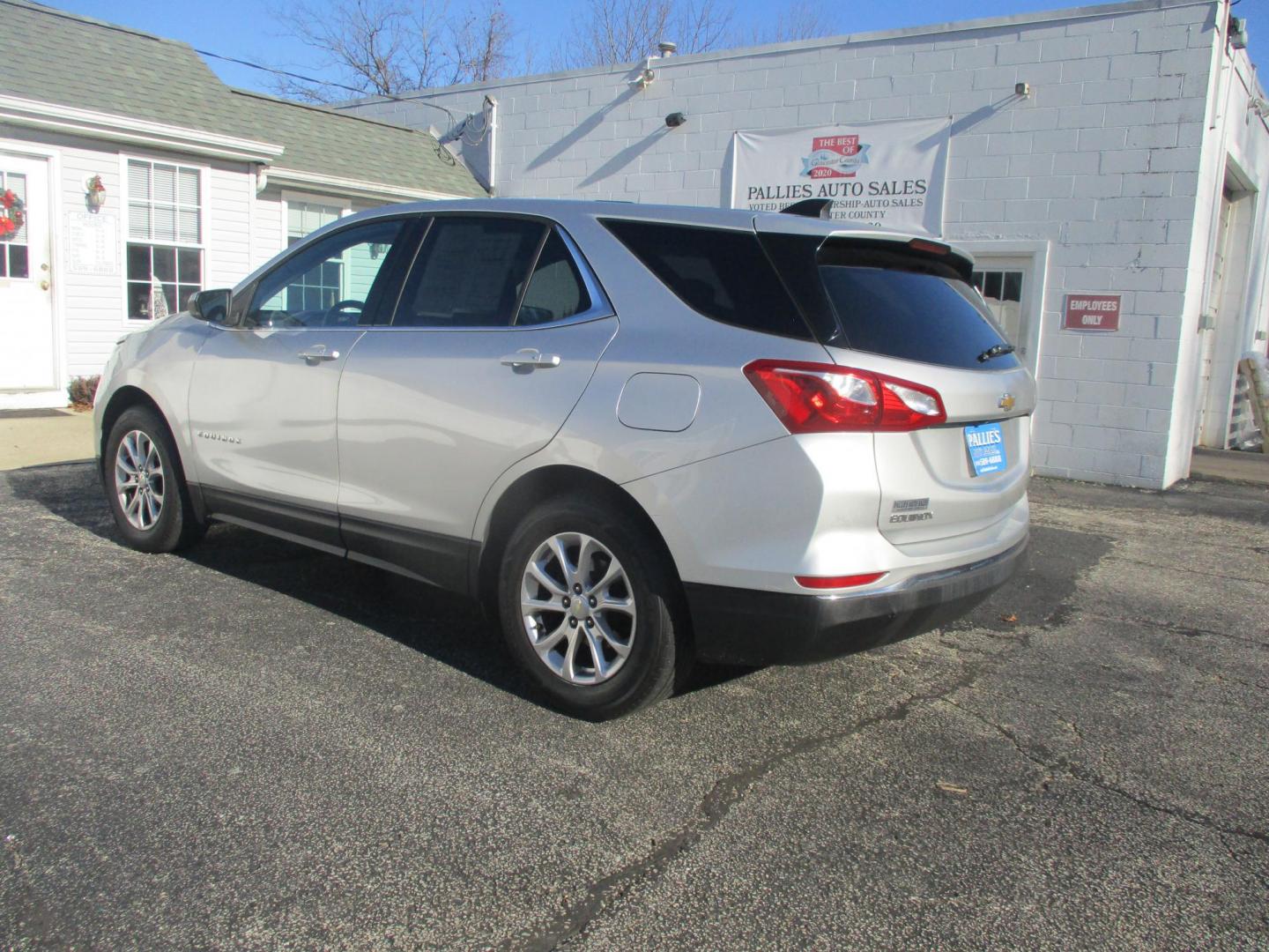 2018 SILVER Chevrolet Equinox LT 2WD (3GNAXJEVXJS) with an 1.5L L4 DIR DOHC 16V TURBO engine, 6A transmission, located at 540a Delsea Drive, Sewell, NJ, 08080, (856) 589-6888, 39.752560, -75.111206 - Photo#4